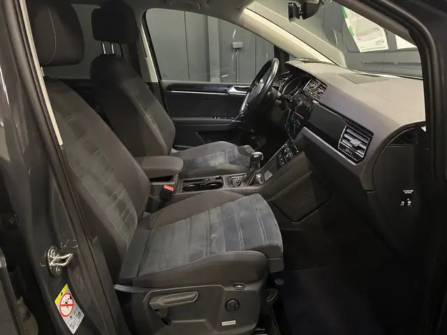 Volkswagen Touran view 8