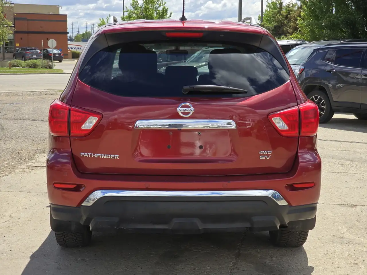 Nissan Pathfinder photo Nissan Pathfinder