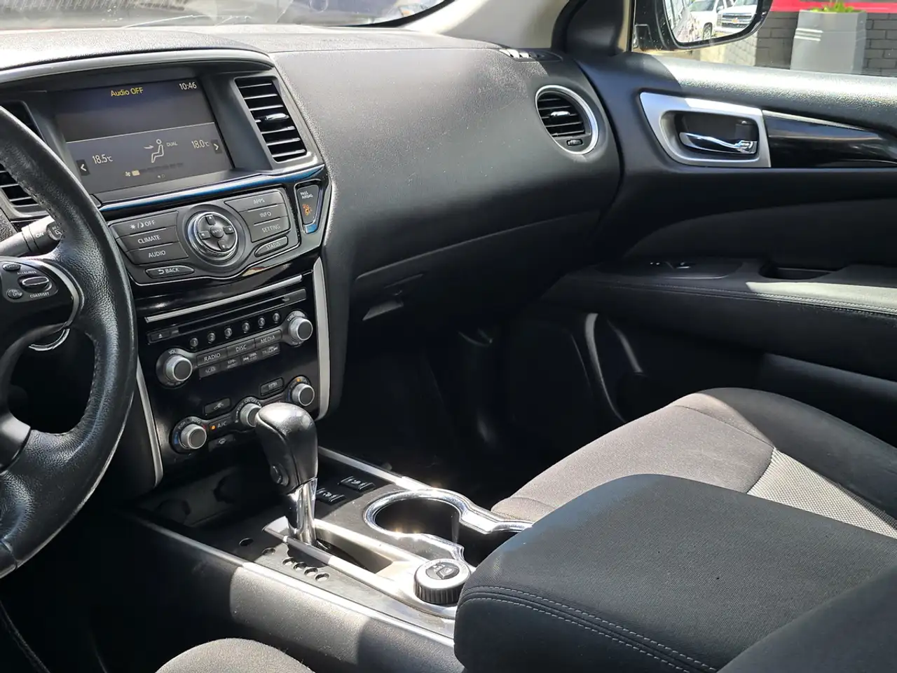 Nissan Pathfinder photo Nissan Pathfinder