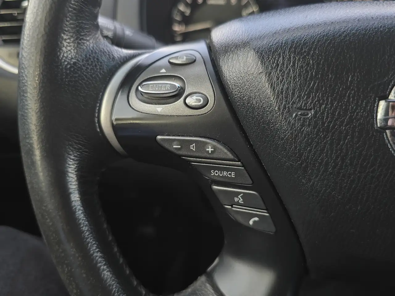 Nissan Pathfinder fotografie Nissan Pathfinder