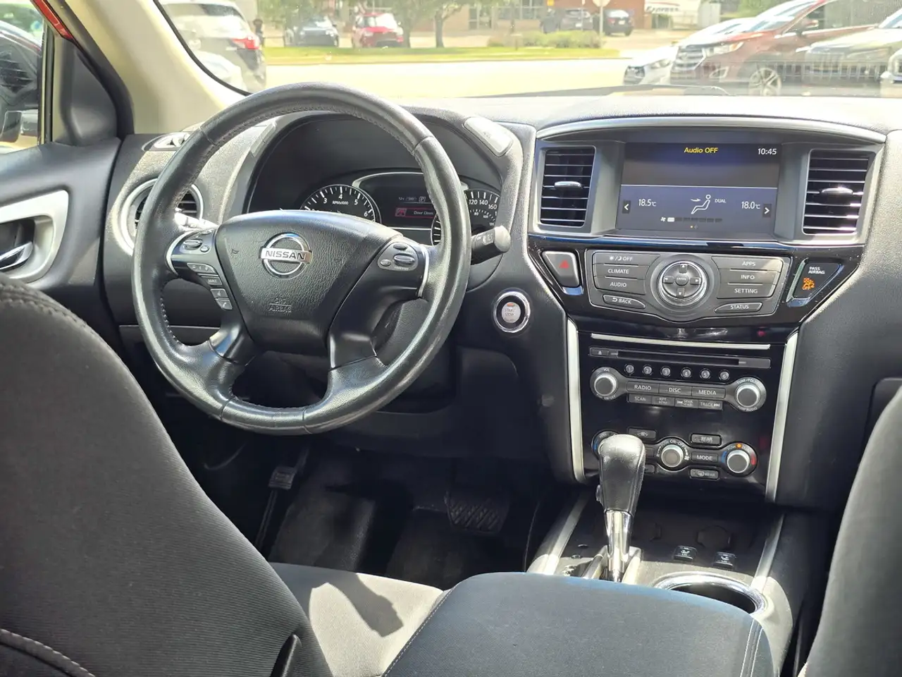 Nissan Pathfinder photo Nissan Pathfinder