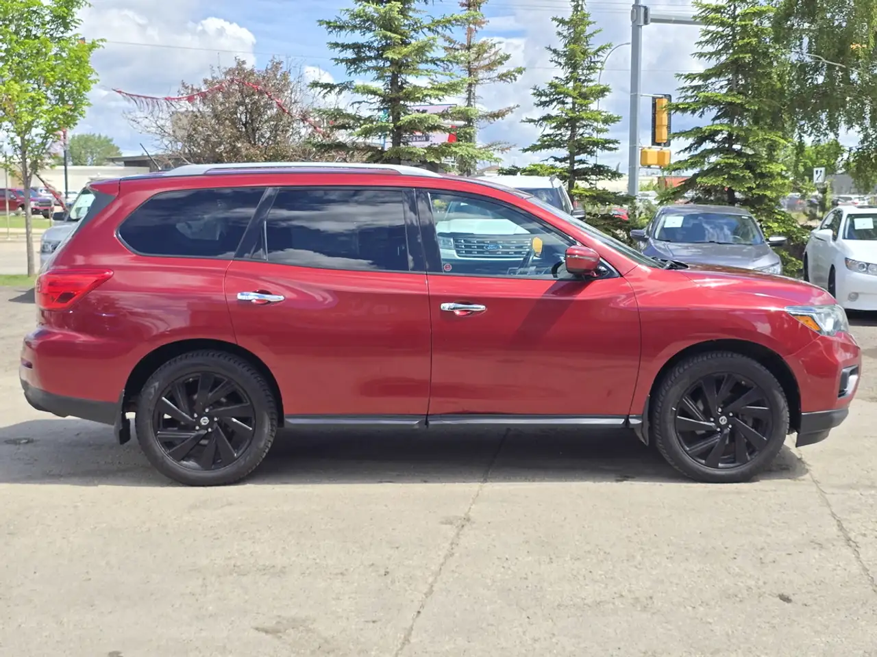 Nissan Pathfinder photo Nissan Pathfinder