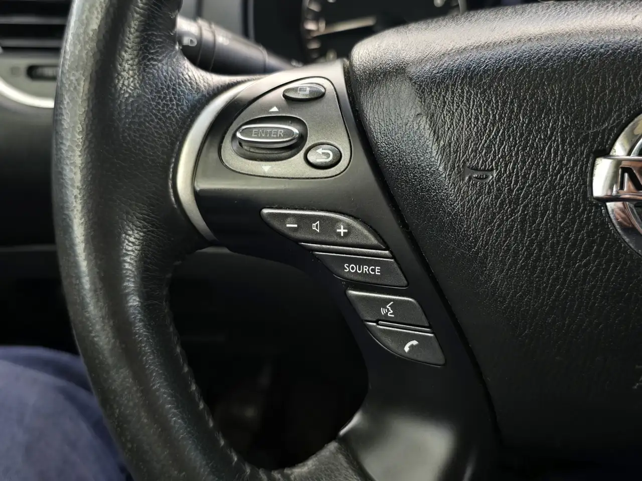 Nissan Pathfinder photo Nissan Pathfinder