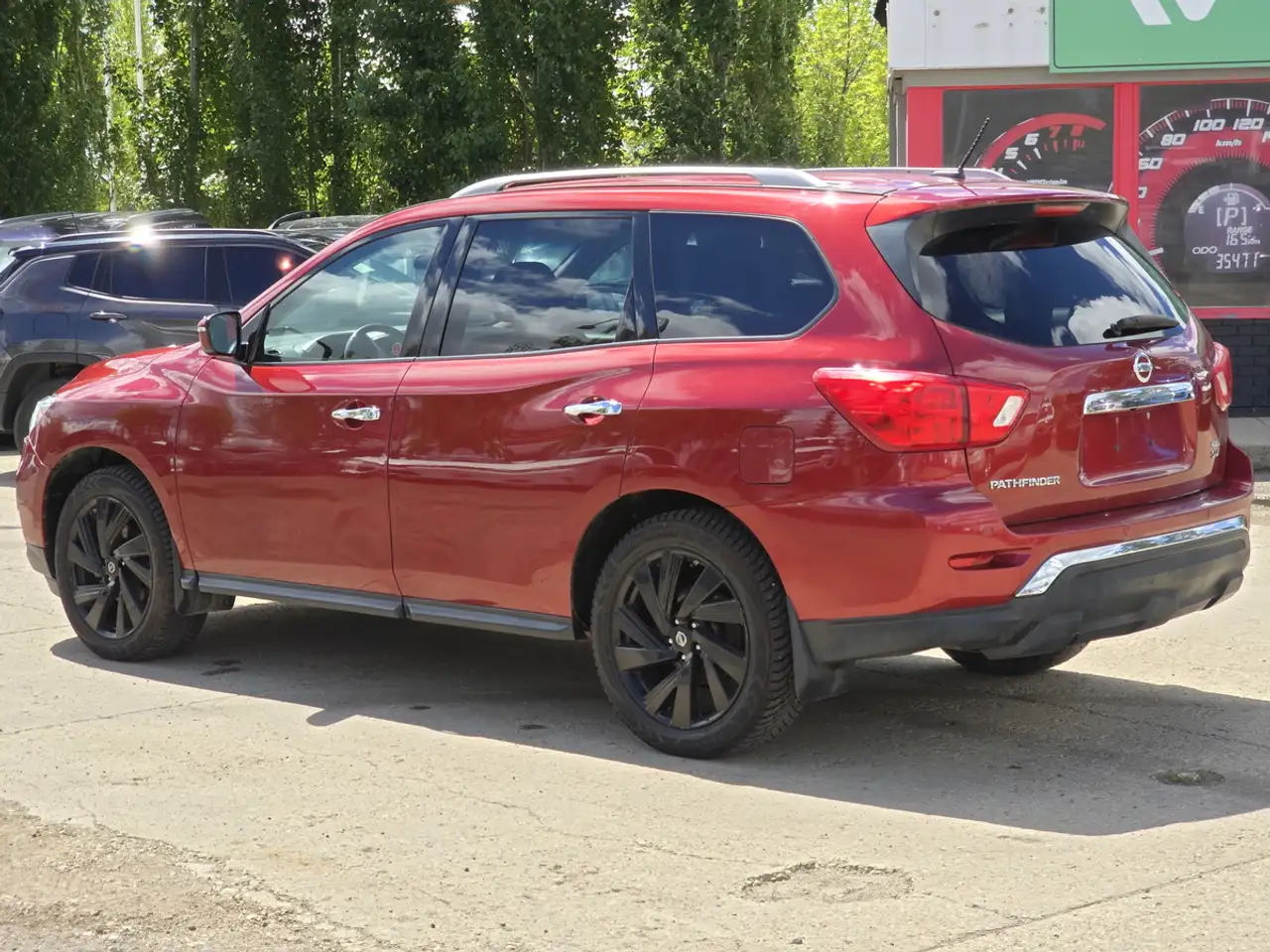 Nissan Pathfinder photo Nissan Pathfinder
