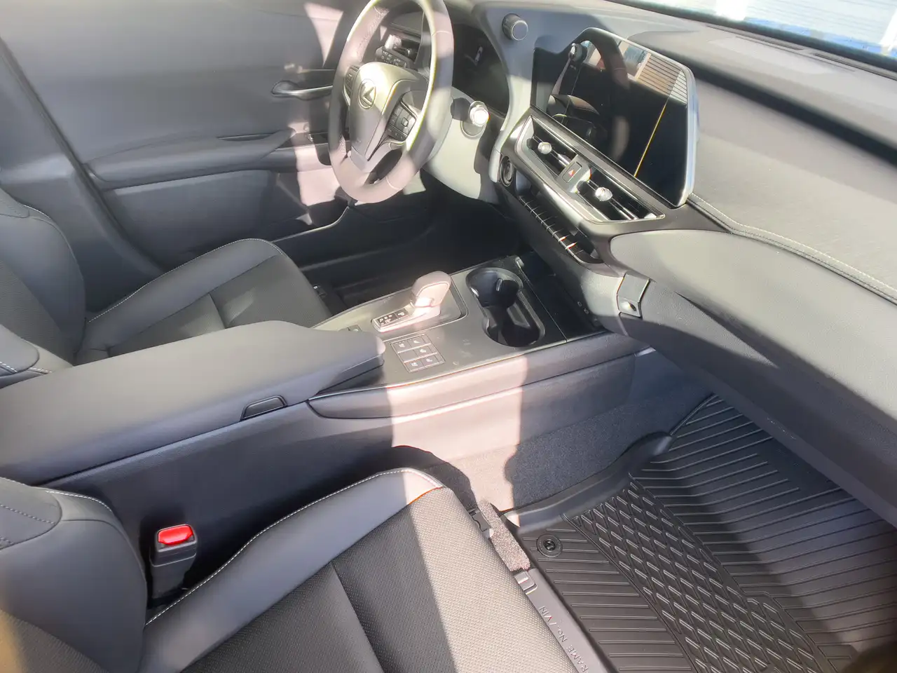 Lexus UX снимка Lexus UX