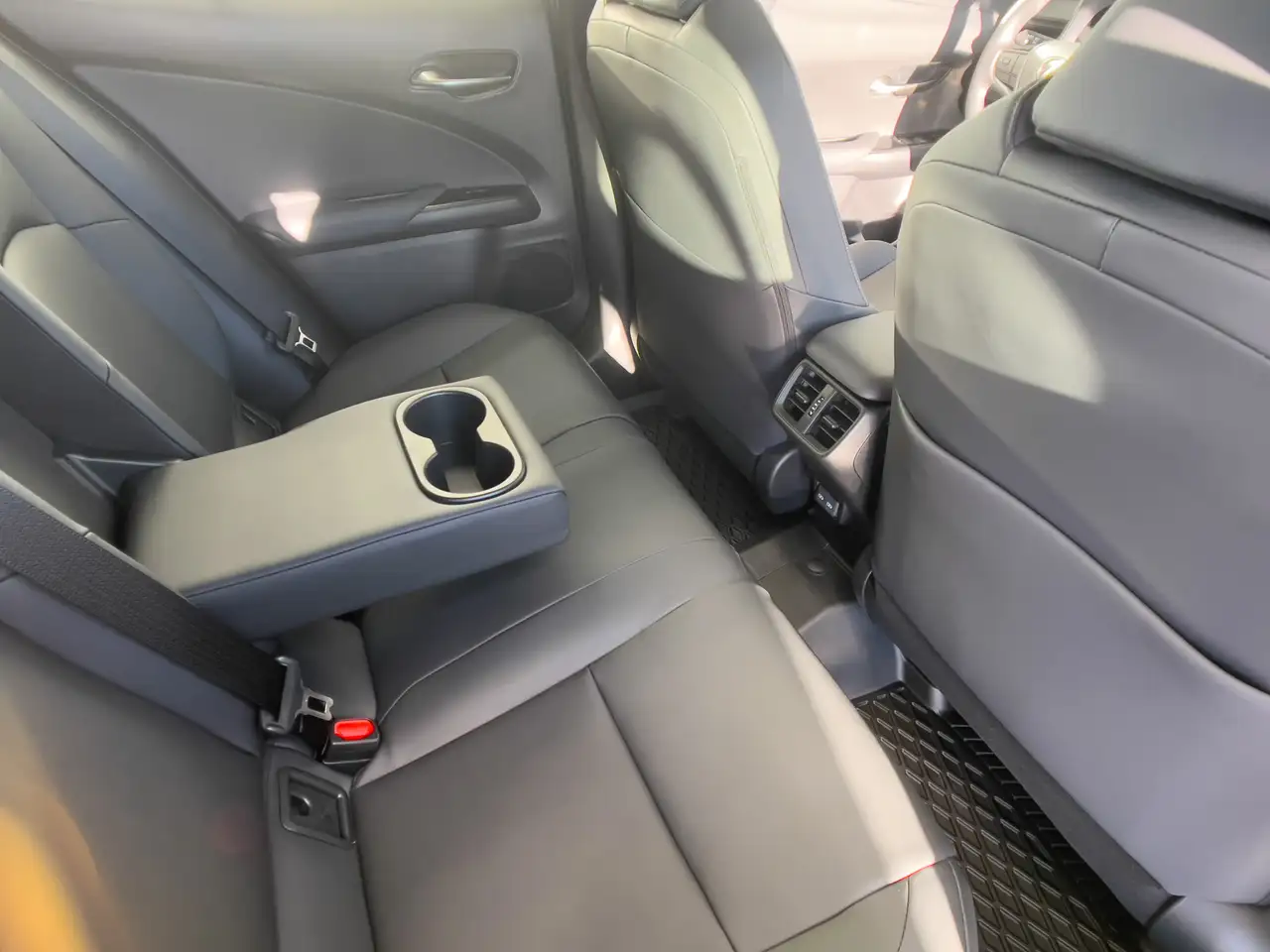 Lexus UX снимка Lexus UX