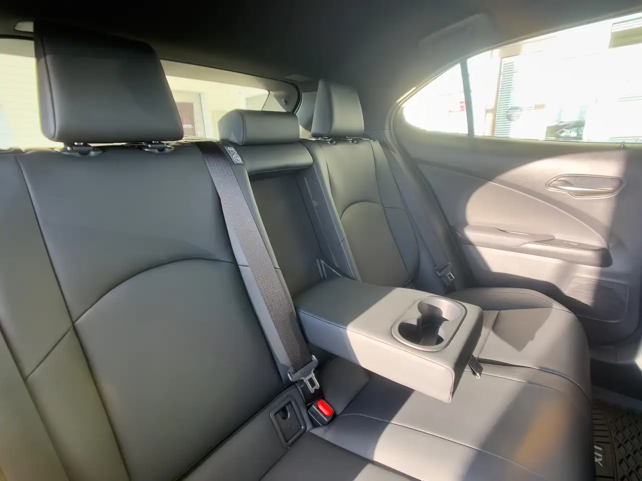 Lexus UX снимка Lexus UX