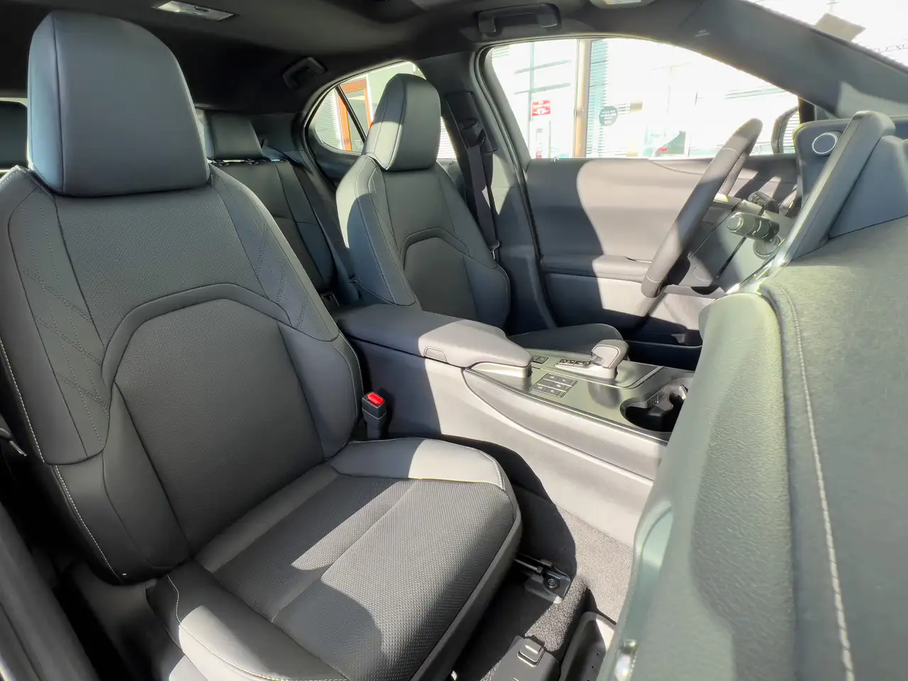 Lexus UX снимка Lexus UX