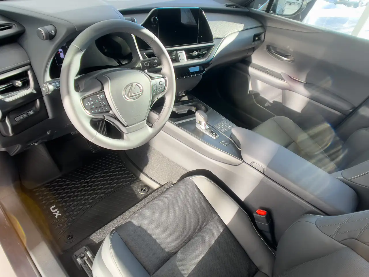 Lexus UX снимка Lexus UX
