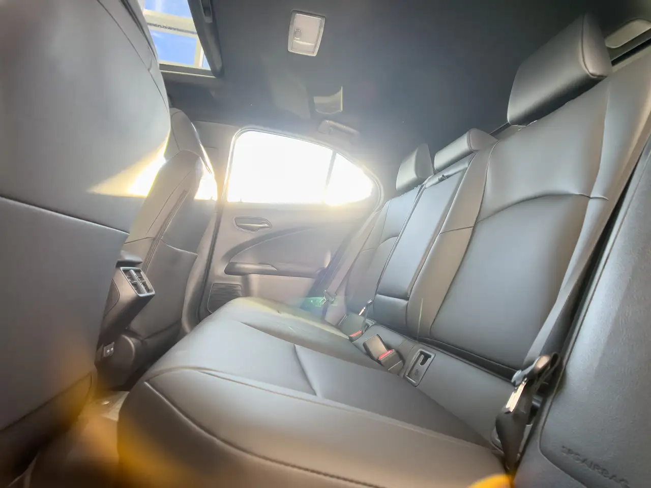 Lexus UX снимка Lexus UX