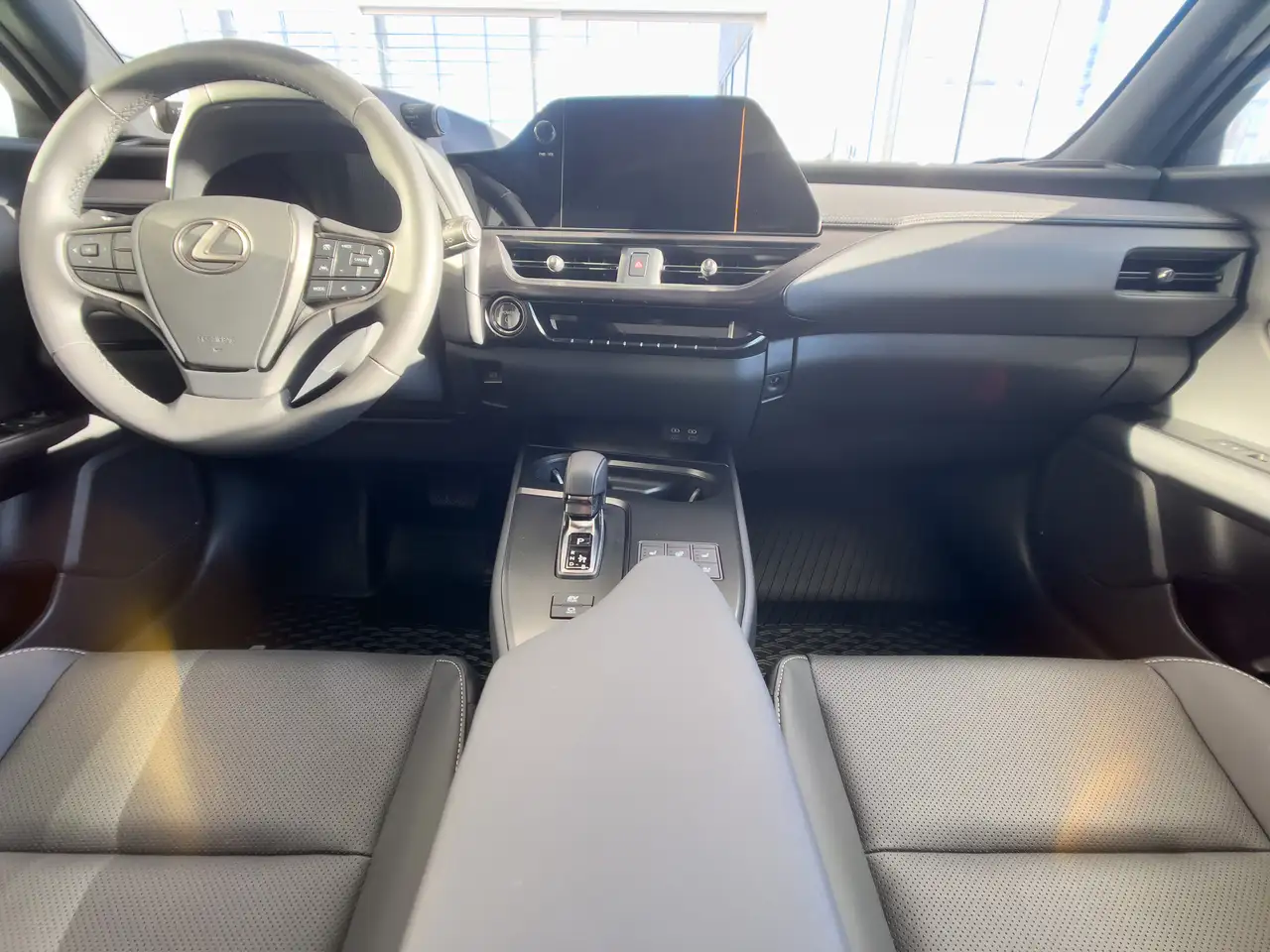 Lexus UX снимка Lexus UX