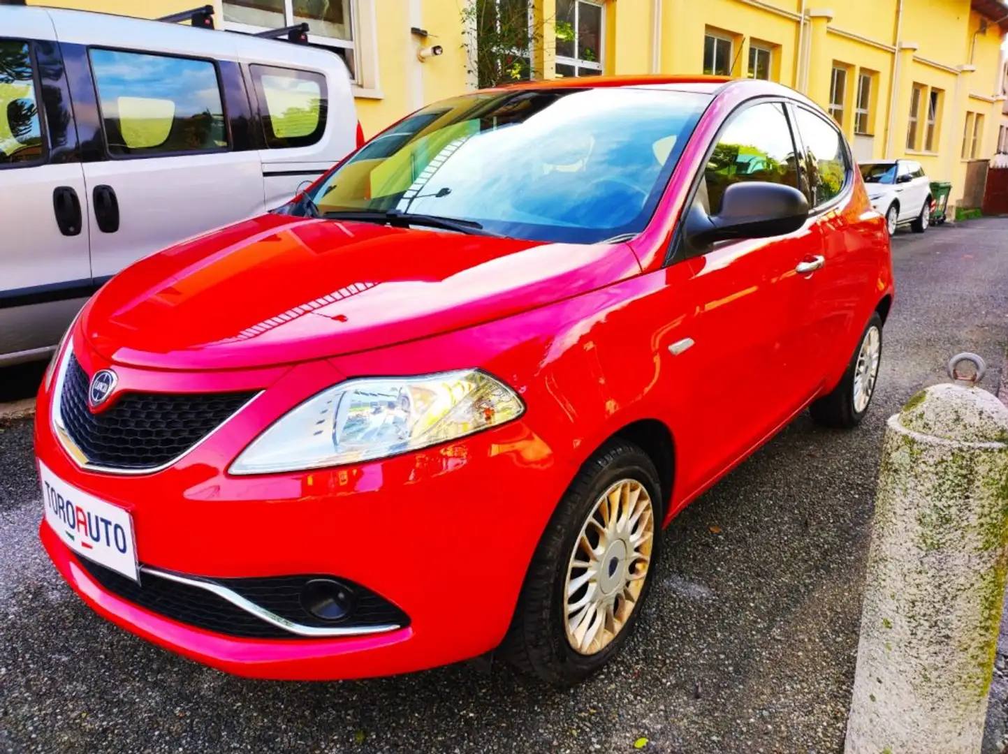 Lancia Ypsilon 0.9 TwinAir 85 CV 5 porte S&S DFN Silver Rouge - 2