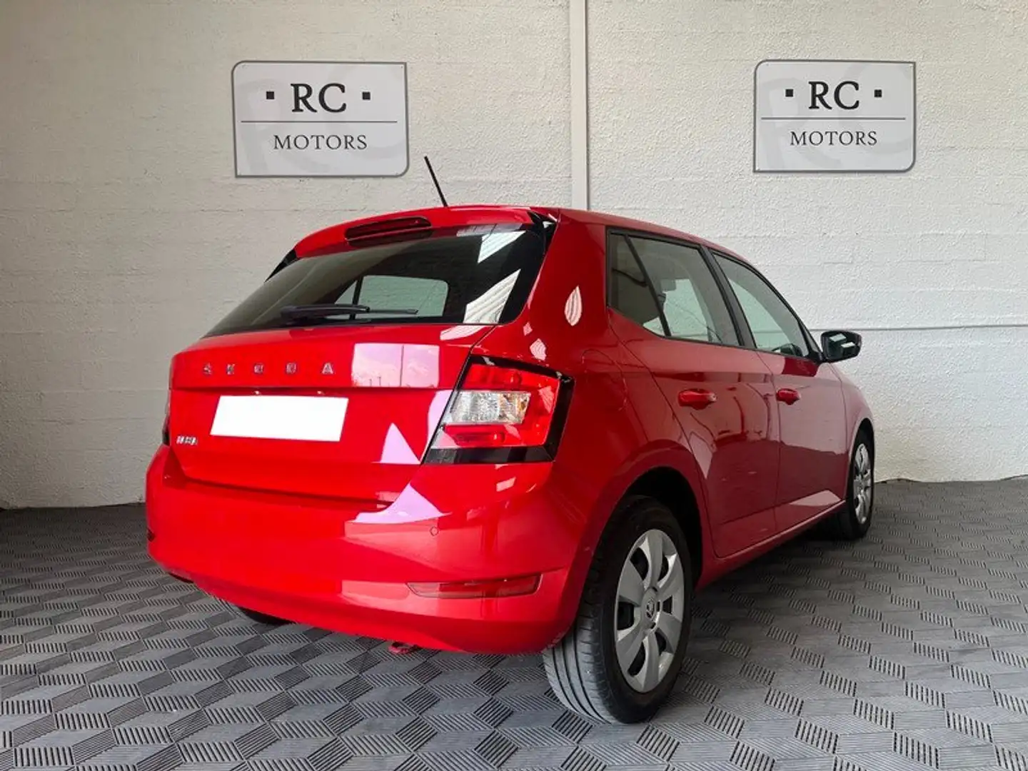 Skoda Fabia 1.0 MPI 60 ch BVM5 Ambition Rouge - 2