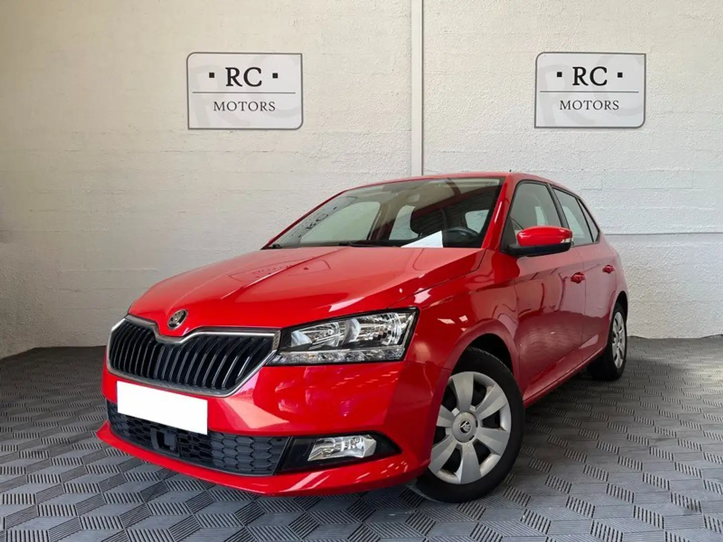 Skoda Fabia 1.0 MPI 60 ch BVM5 Ambition Rouge - 1
