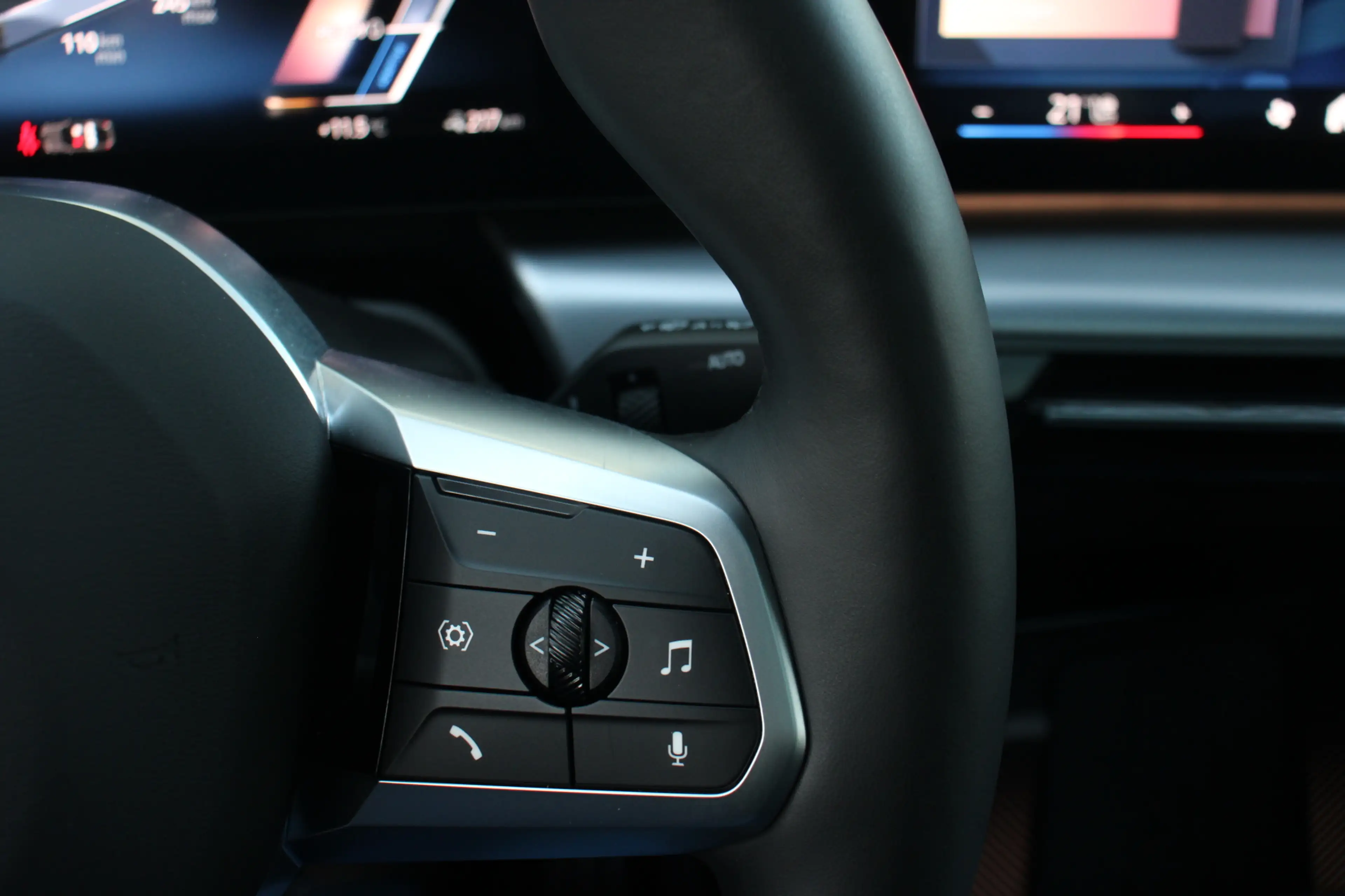 BMW iX2 eDrive20 67 kWh M Sport Pro Edition Shadowline/360 — photo 14