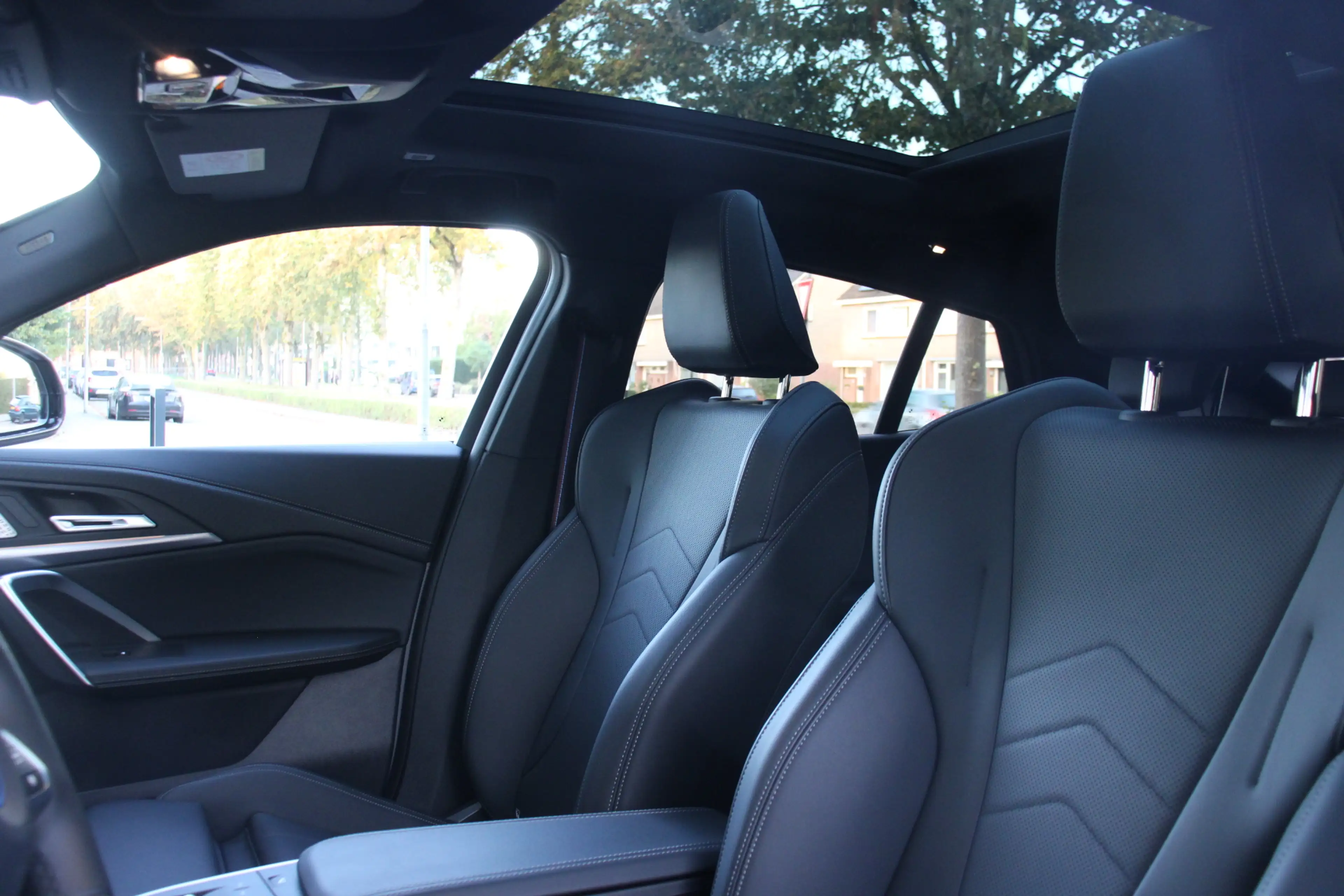 BMW iX2 eDrive20 67 kWh M Sport Pro Edition Shadowline/360 — photo 8
