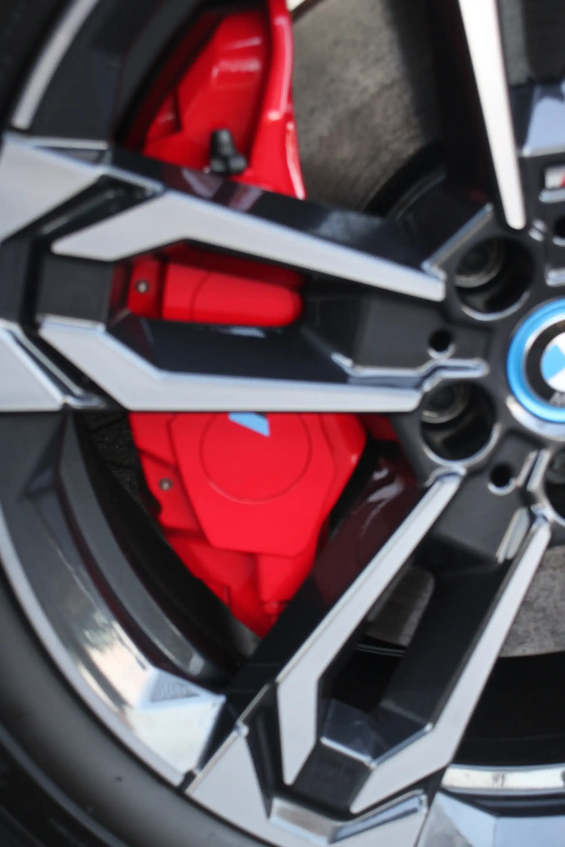 BMW iX2 eDrive20 67 kWh M Sport Pro Edition Shadowline/360 — photo 15