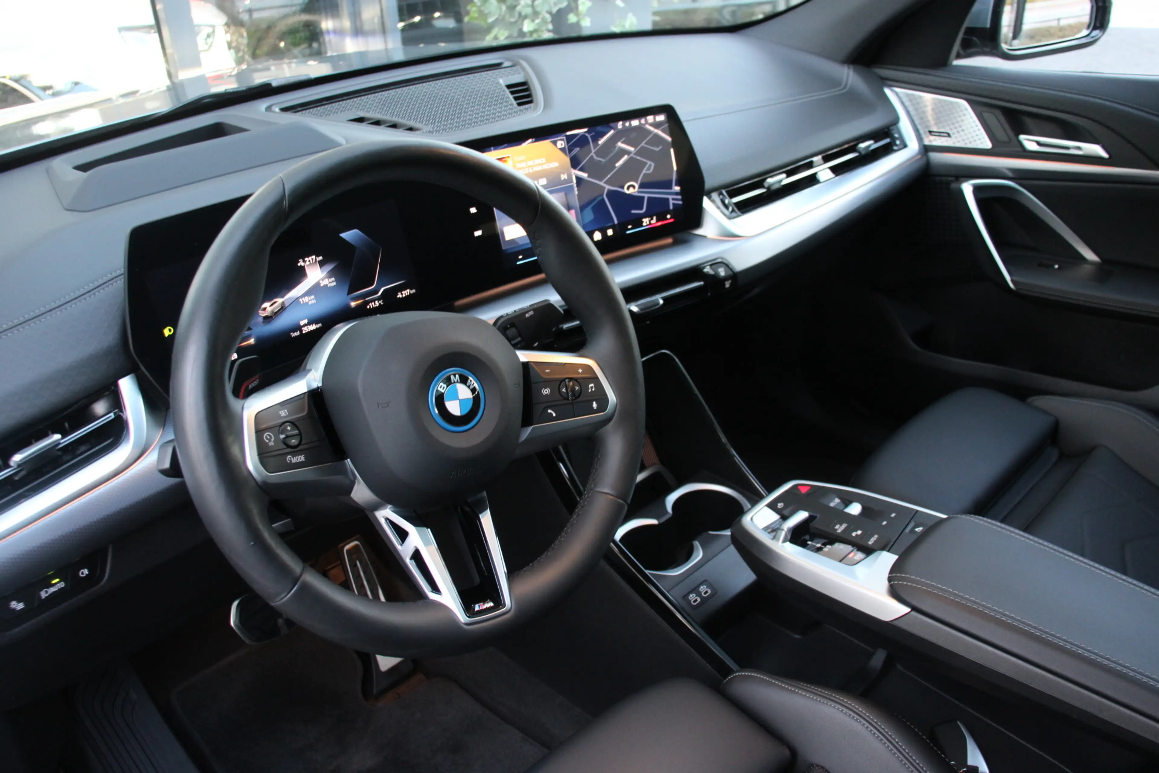 BMW iX2 eDrive20 67 kWh M Sport Pro Edition Shadowline/360 — photo 10