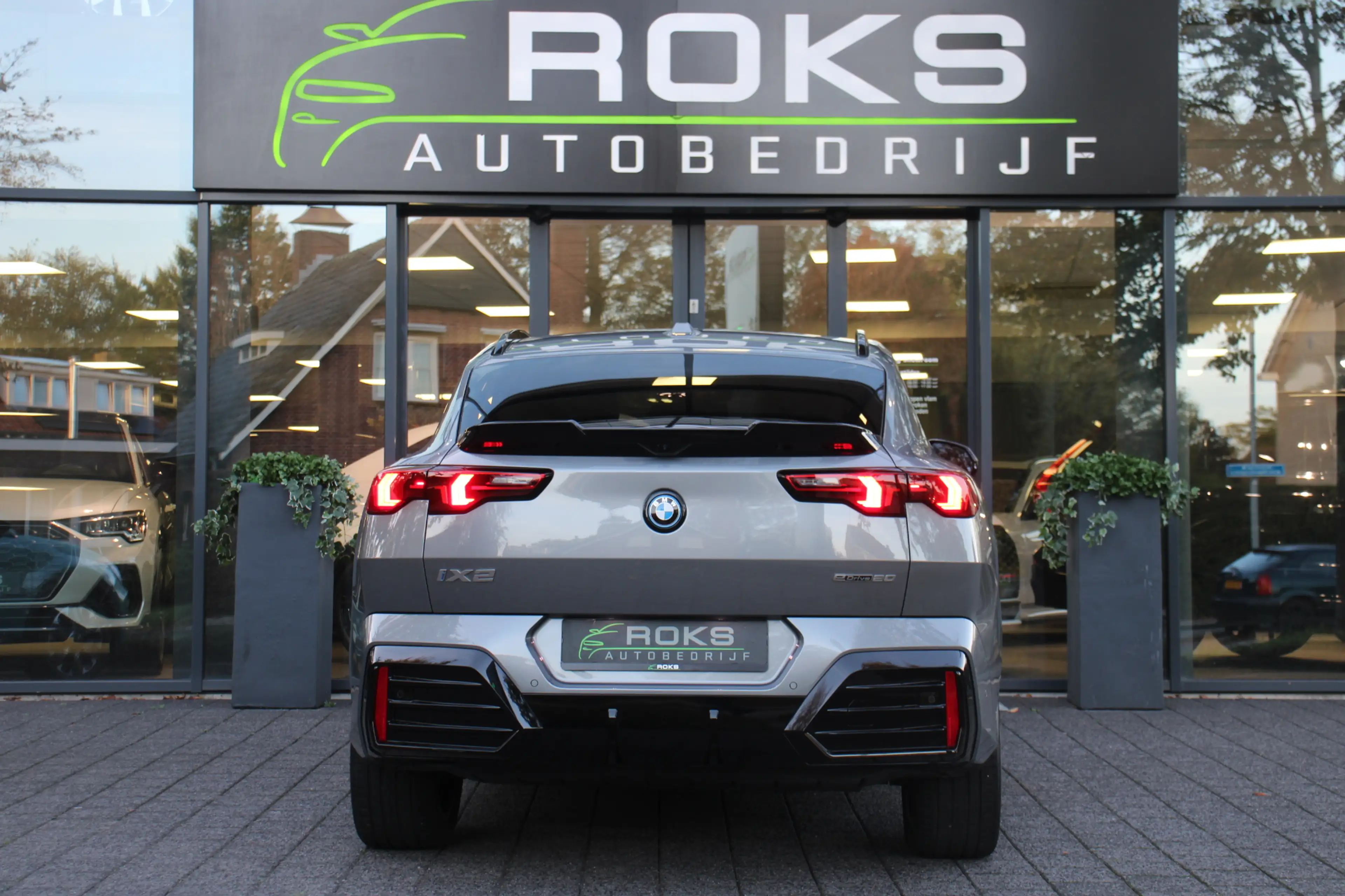 BMW iX2 eDrive20 67 kWh M Sport Pro Edition Shadowline/360 — photo 3