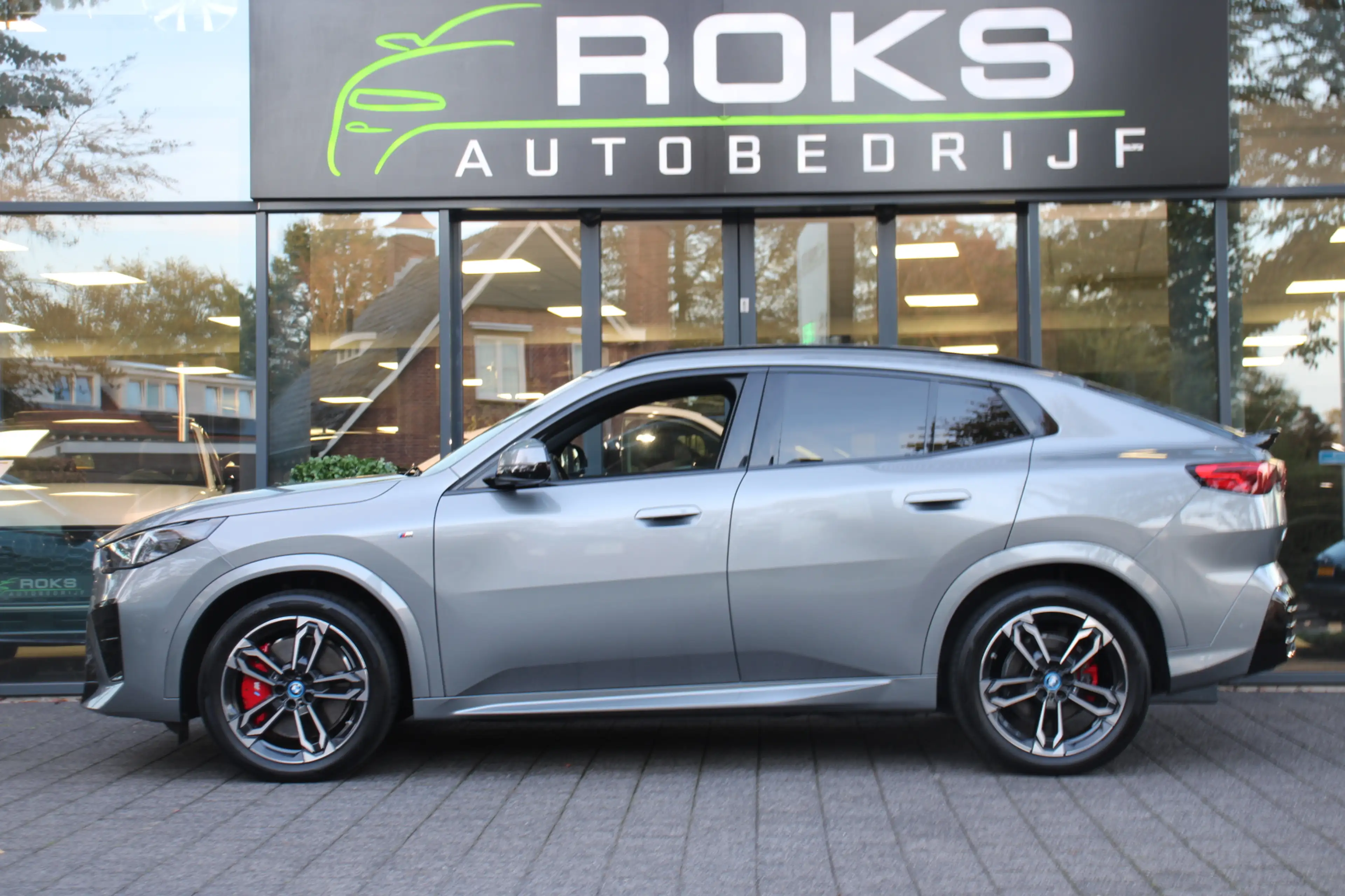 BMW iX2 eDrive20 67 kWh M Sport Pro Edition Shadowline/360 — photo 5