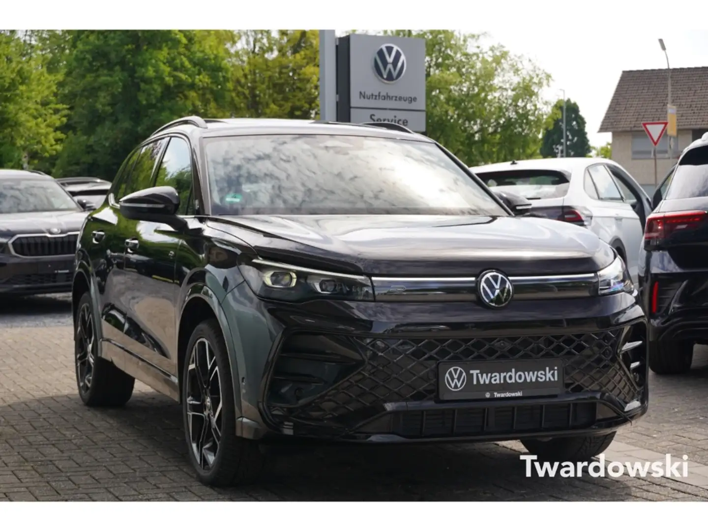 Volkswagen Tiguan 2.0 TDI 4Motion R-Line Memory AHK 360° H&K Schwarz - 1