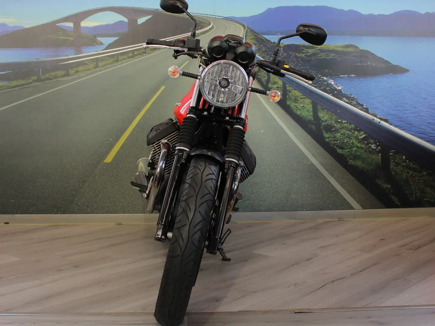 Moto Guzzi V 7 Stone - 2014 -  km 3642 Červená - 2