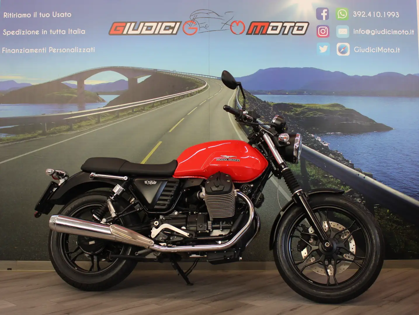 Moto Guzzi V 7 Stone - 2014 -  km 3642 Červená - 1