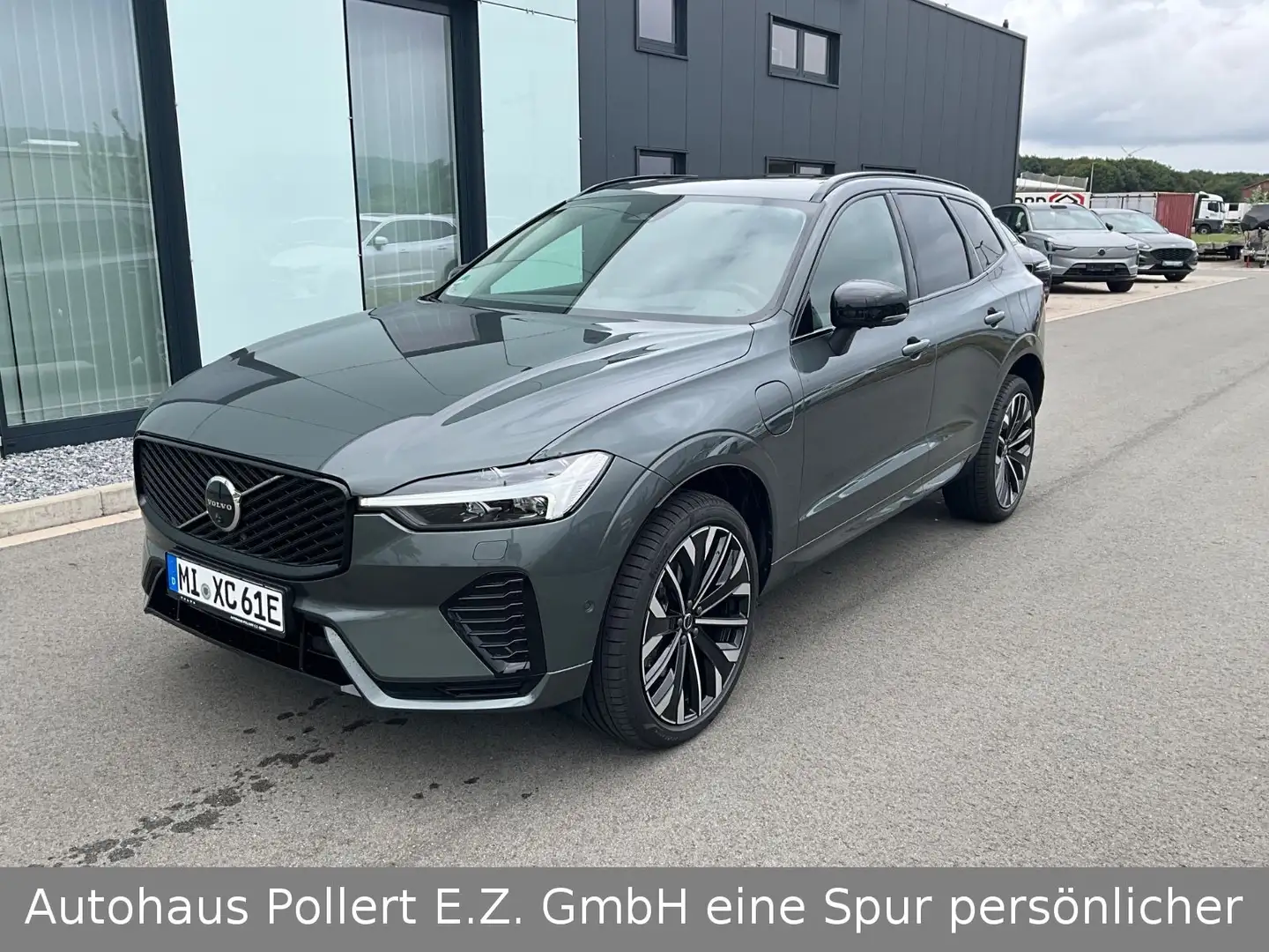 Volvo XC60 Ultra Dark Recharge Plug-In Hybrid AWD - 2