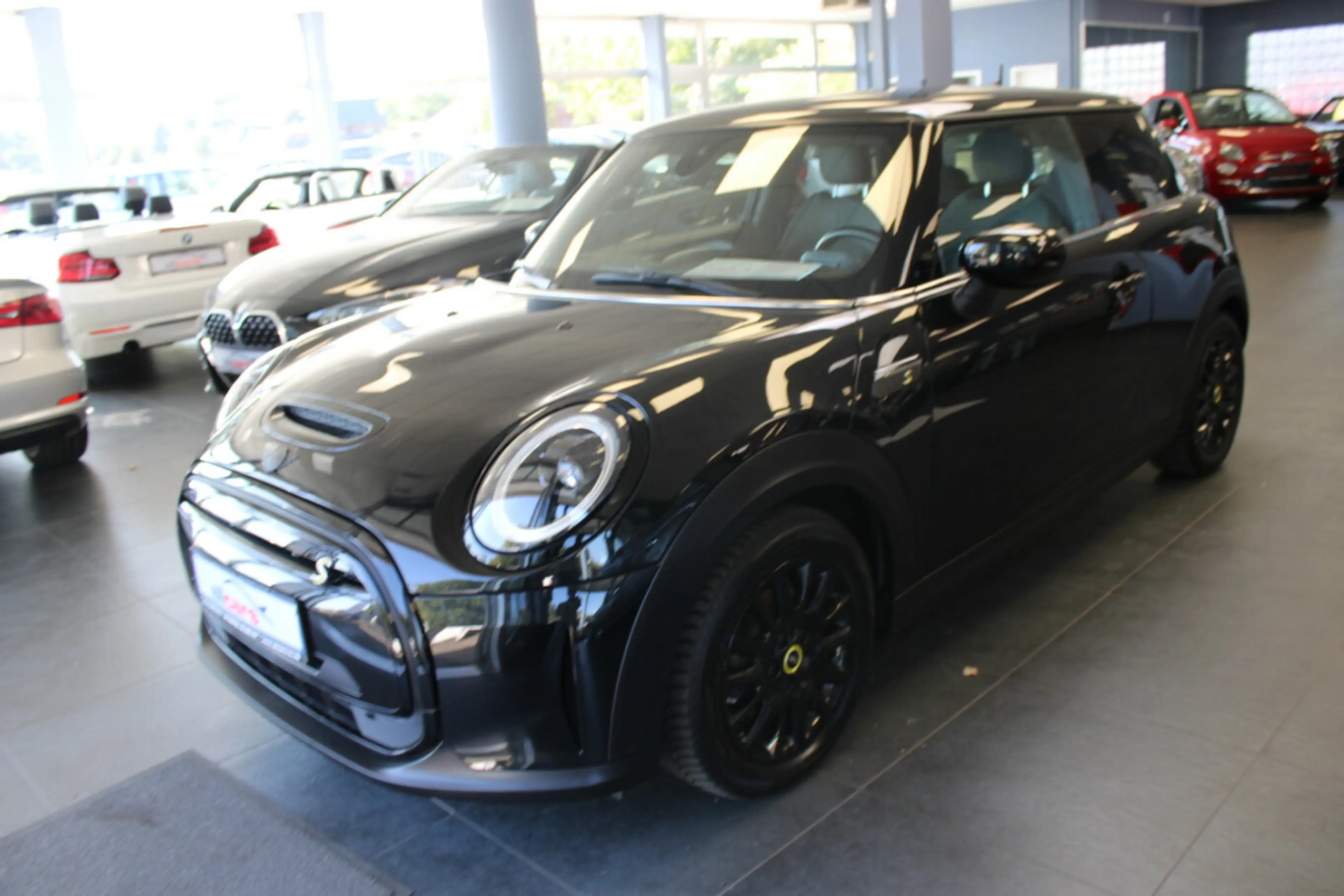 MINI Cooper SE Classic Trim — photo 3