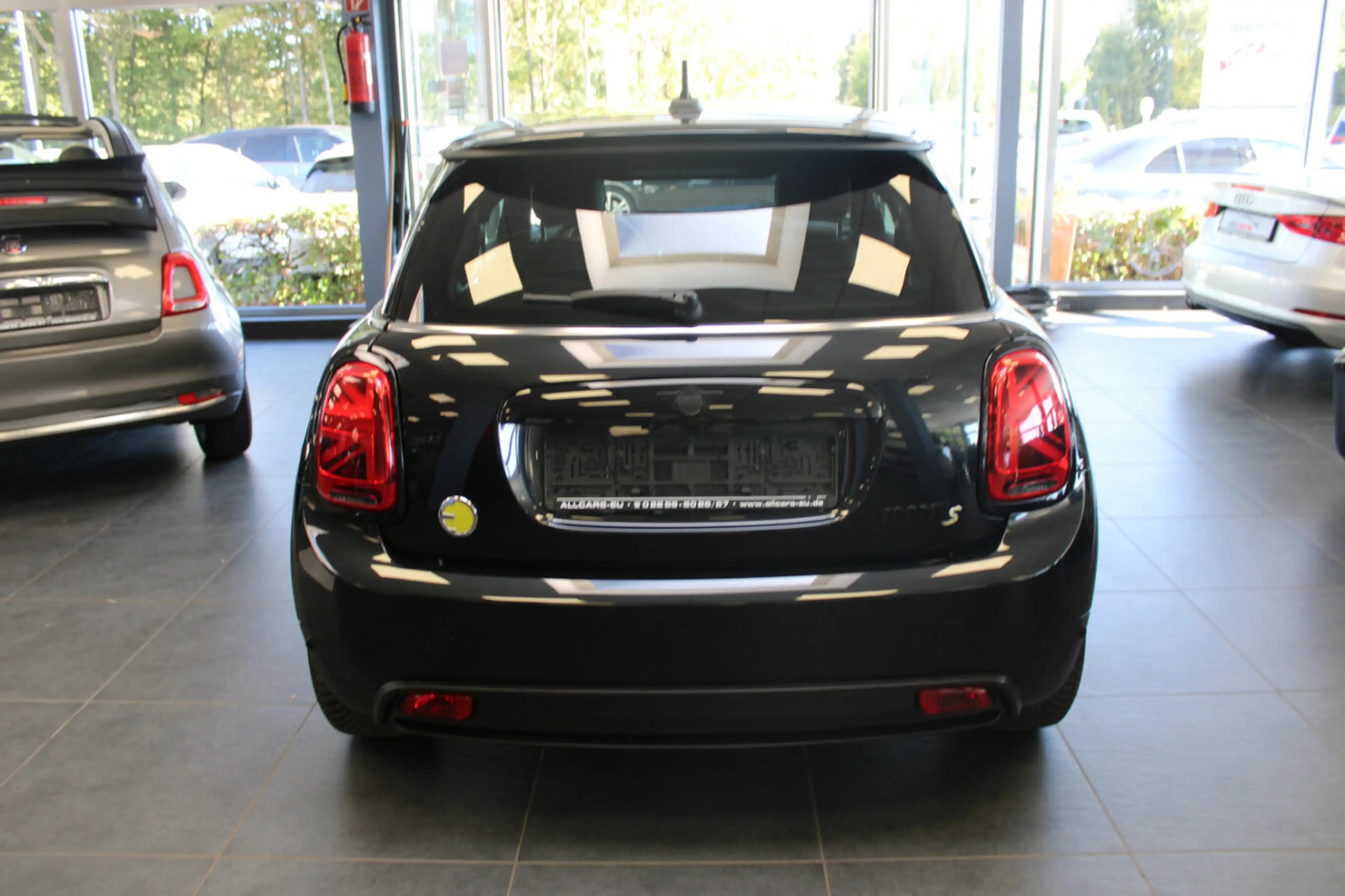 MINI Cooper SE Classic Trim — photo 5