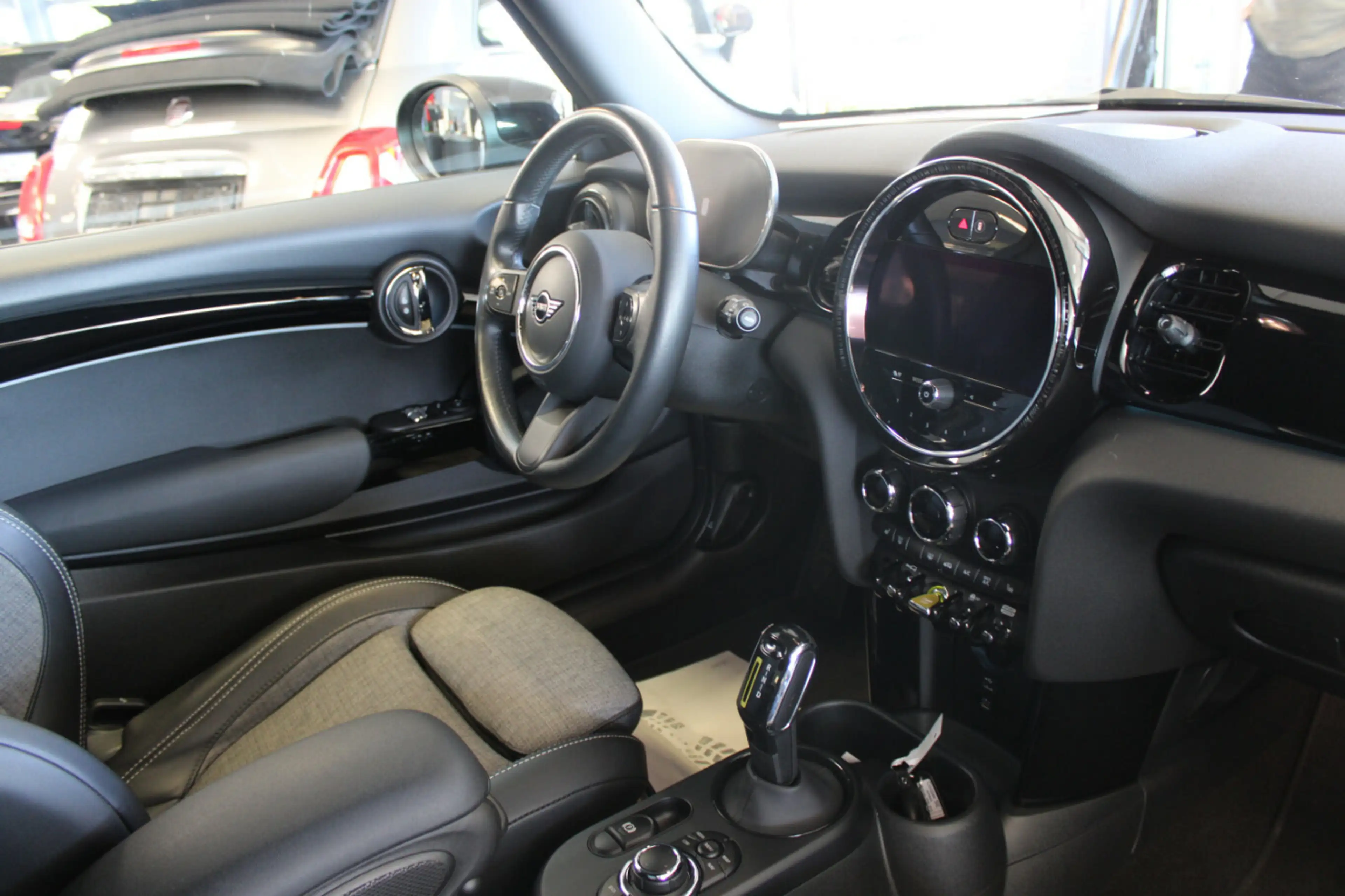 MINI Cooper SE Classic Trim — photo 9