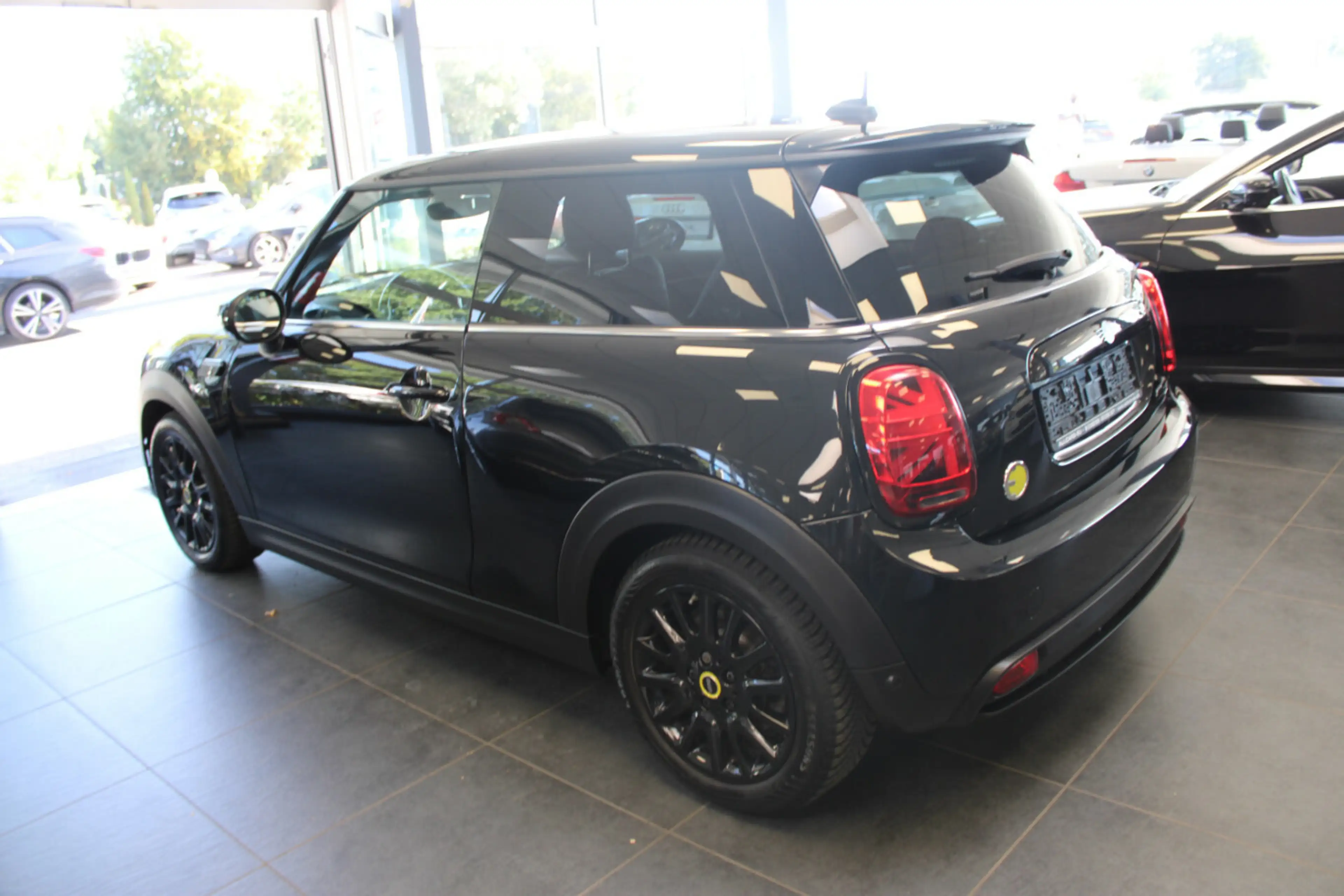 MINI Cooper SE Classic Trim — photo 4