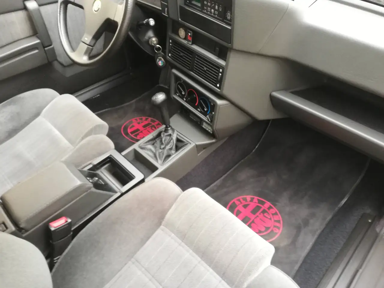 Alfa Romeo 75 1.8 IE, foto 8
