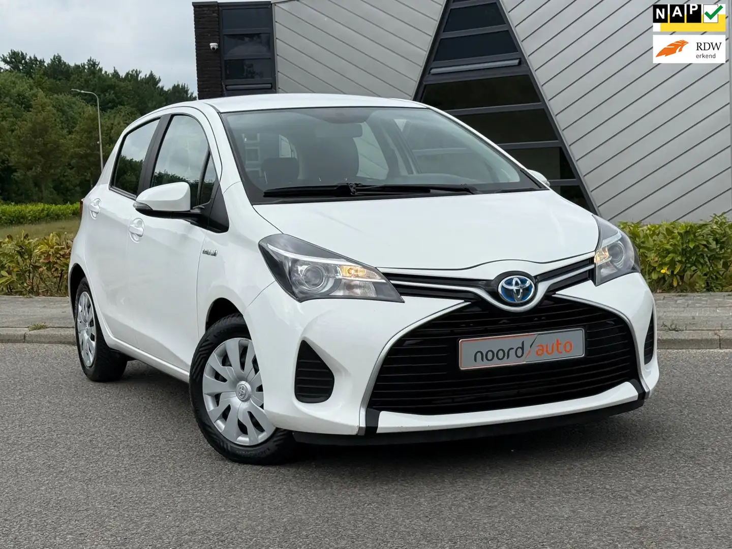 Toyota Yaris 1.5 Hybrid Aspiration Automaat | Clima | Navi | Blanco - 1