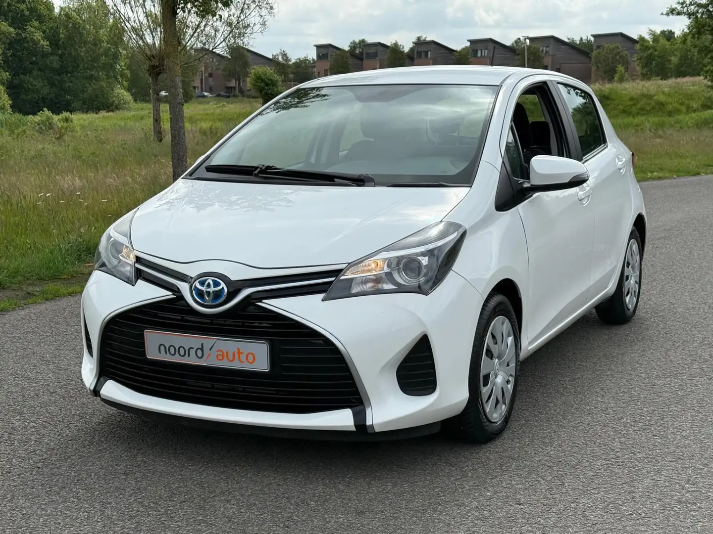 Toyota Yaris 1.5 Hybrid Aspiration Automaat | Clima | Navi | Blanco - 2