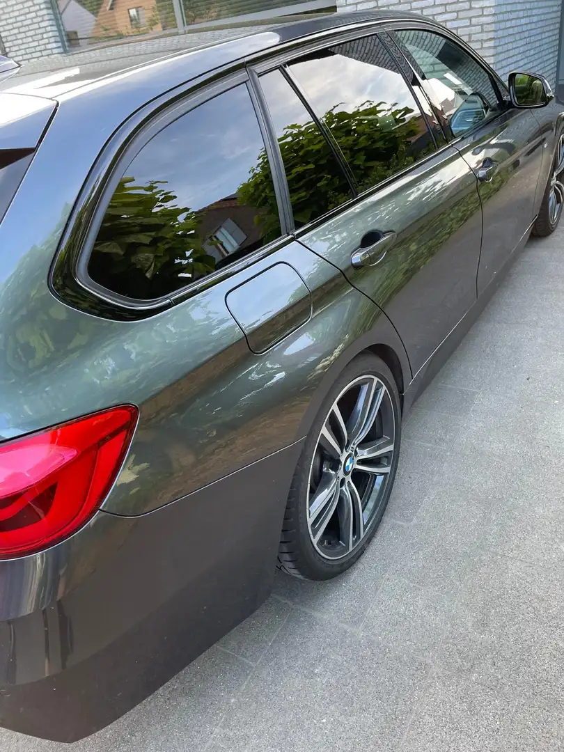 BMW 330 330d Touring Aut. M Sport Grijs - 1