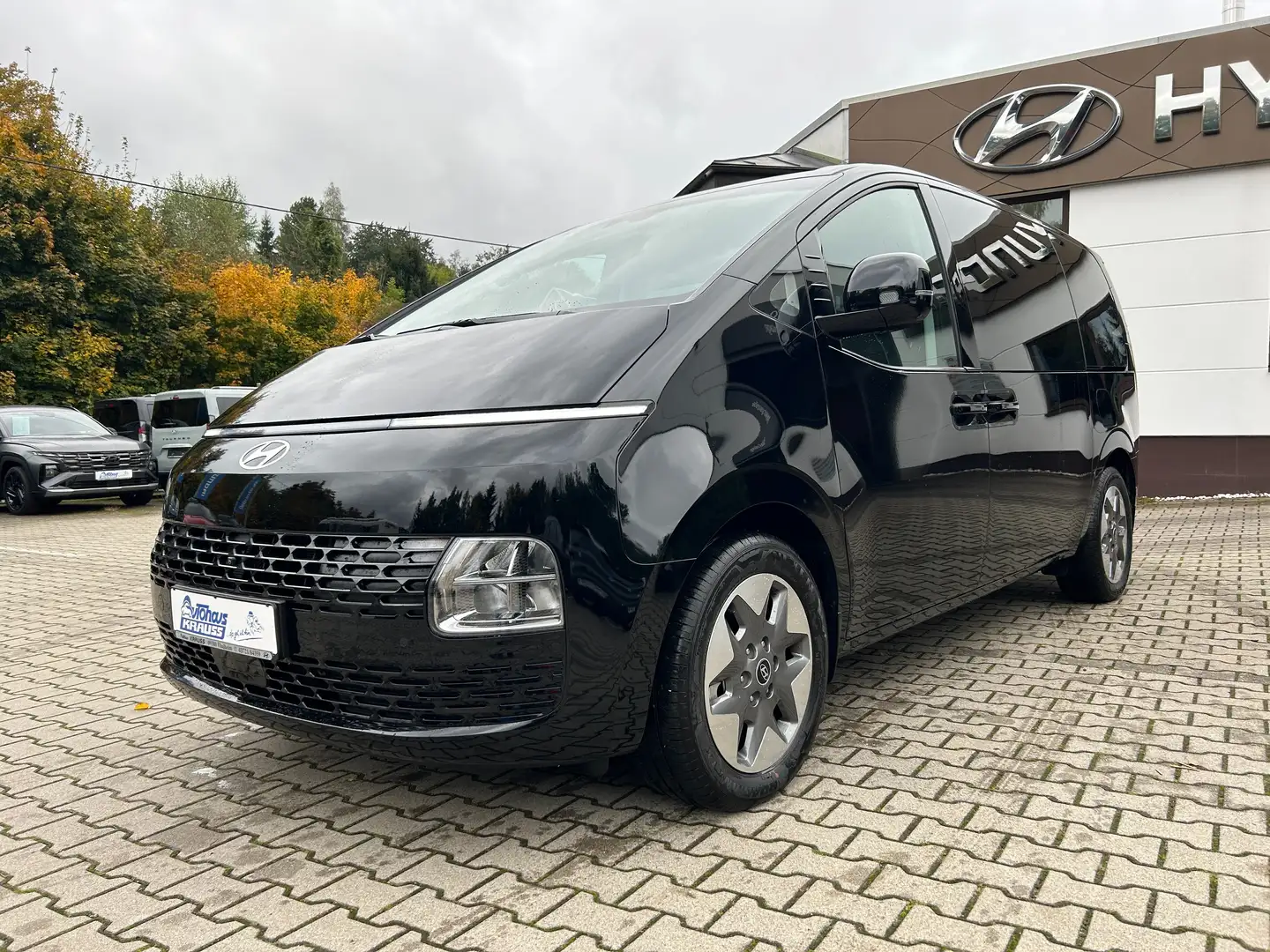 Hyundai STARIA Trend Hybrid 18" Alu, Easy Access & Park-Paket Schwarz - 1