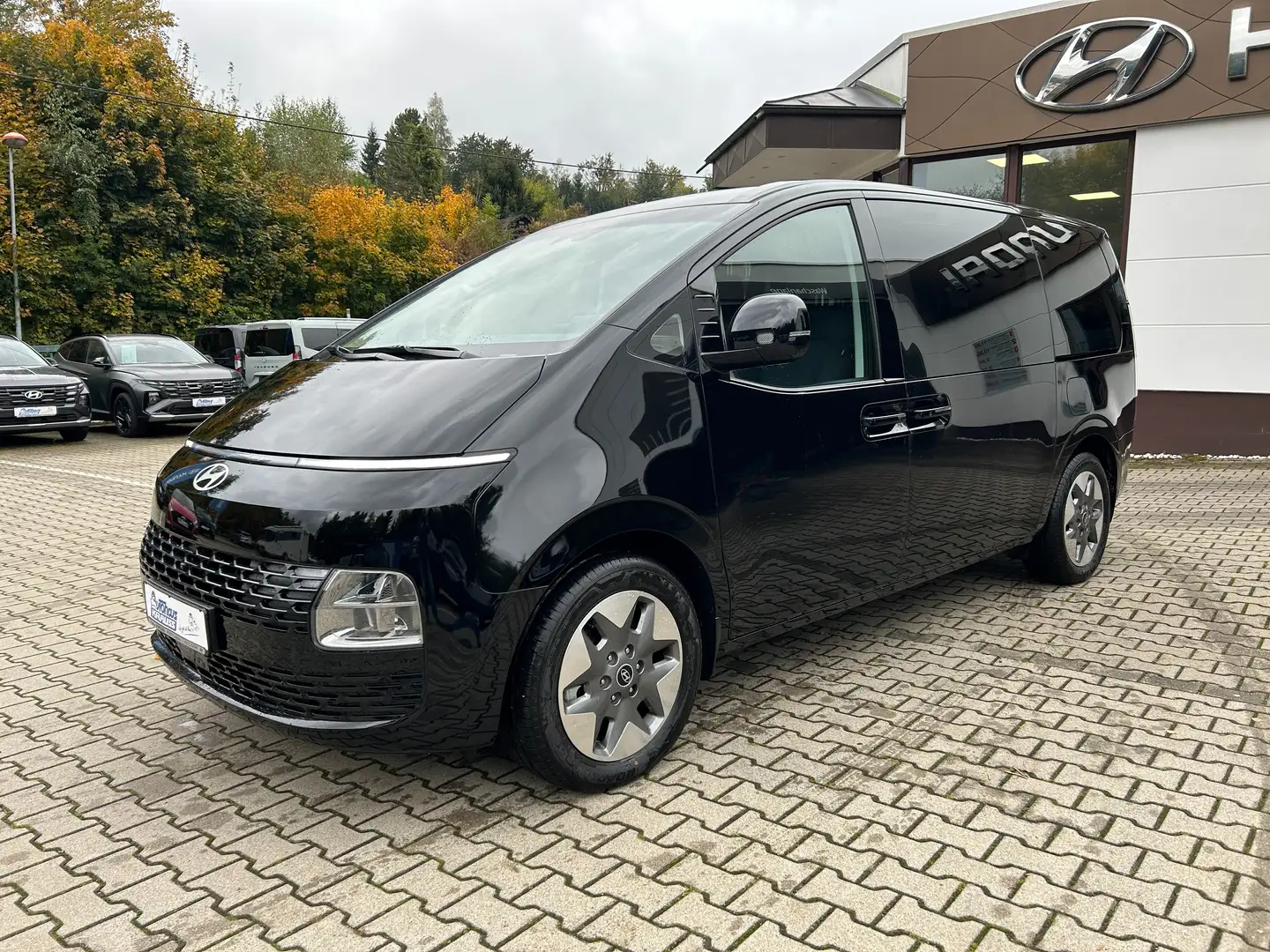 Hyundai STARIA Trend Hybrid 18" Alu, Easy Access & Park-Paket Schwarz - 2