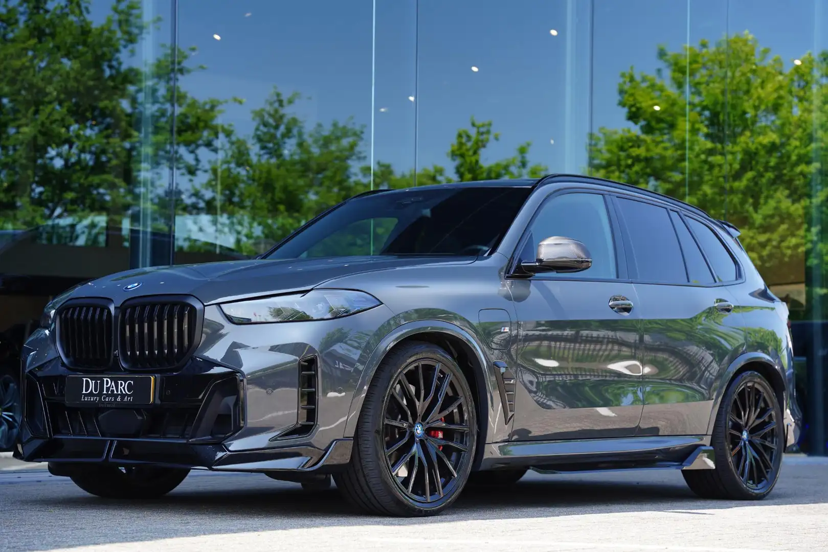 BMW X5 X-Drive 50 E M Pakket Indivudual Panoramadak Grijs - 1