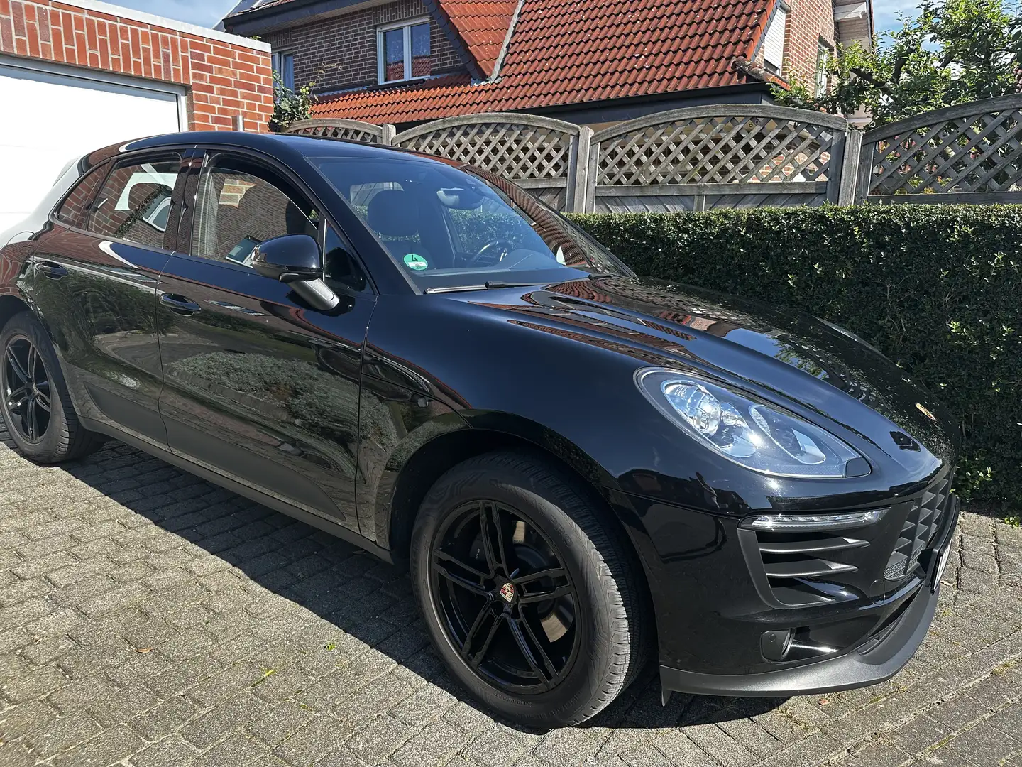 Porsche Macan deutsches gepflegtes Fagrzeug Schwarz - 2