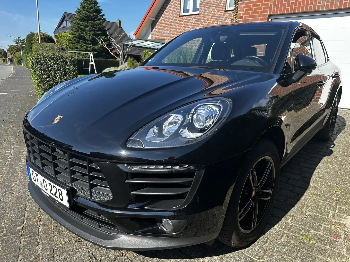 Porsche Macan deutsches gepflegtes Fagrzeug Schwarz - 1