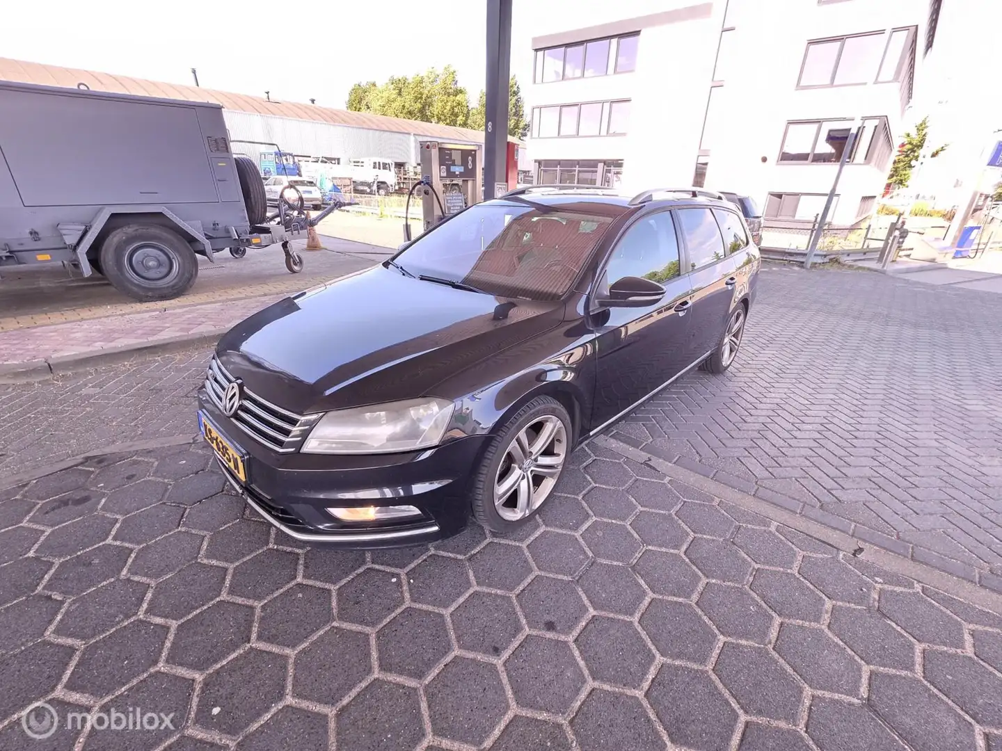 Volkswagen Passat Variant 2.0 TDI R-line BlueMotion AUTOMAAT Zwart - 2