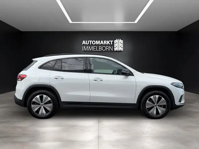 Mercedes-Benz Eqa view 11