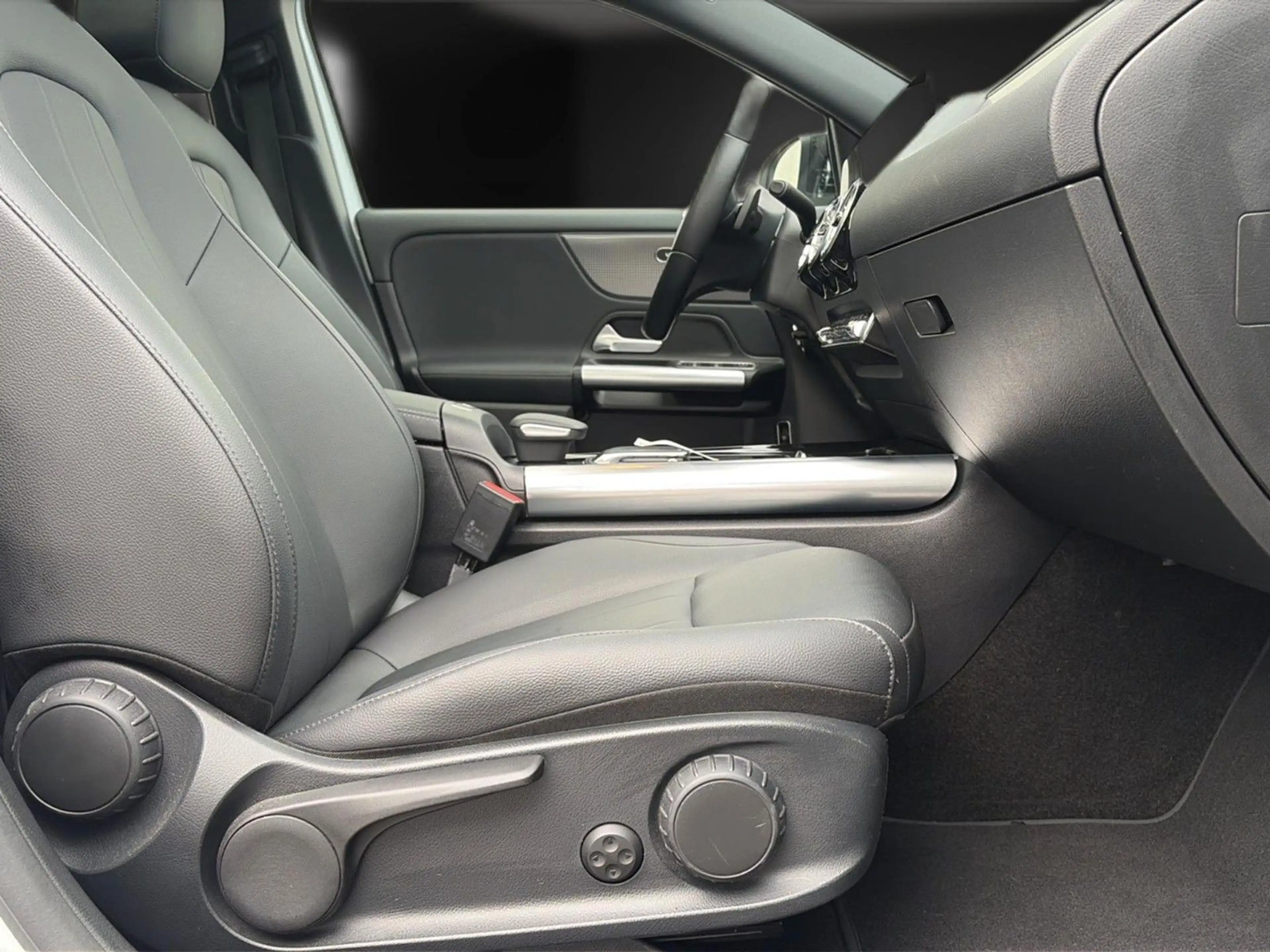 Mercedes-Benz EQA 350 4Matic SO96%*Pano*360*HUD*AHK*Night*18 — photo 15