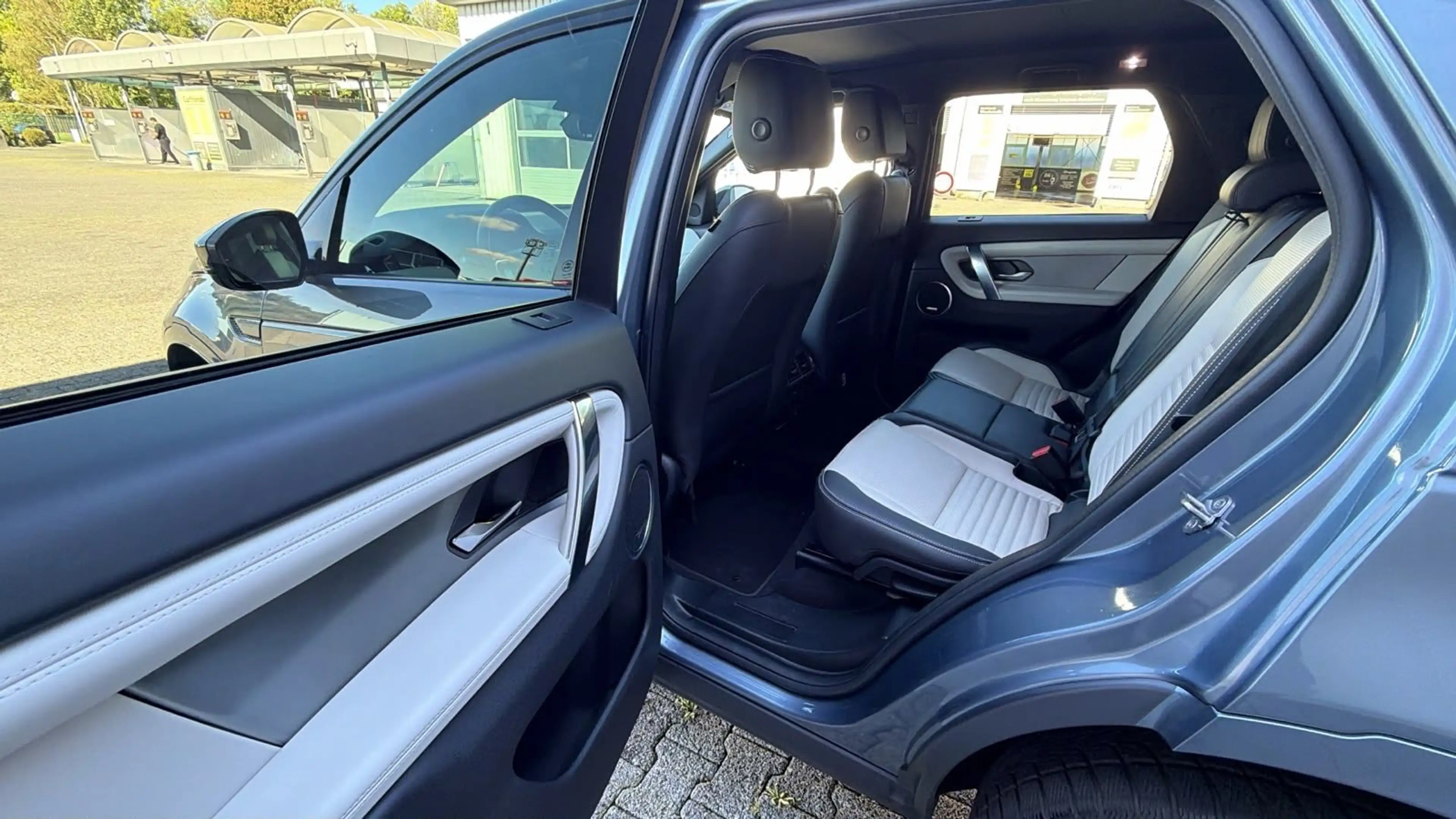 Land Rover Discovery Sport R-Dynamic HSE AWD — photo 9