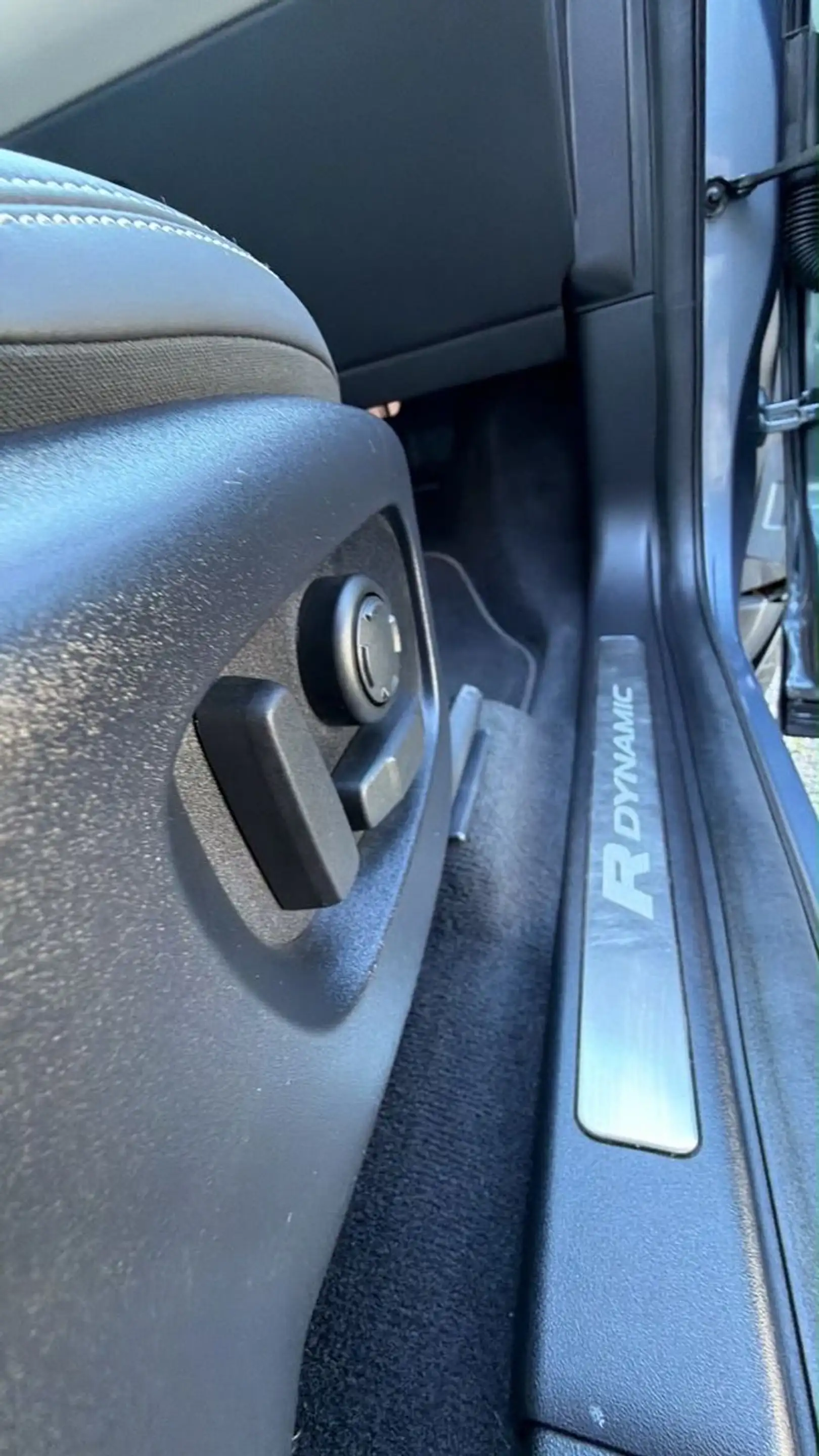 Land Rover Discovery Sport R-Dynamic HSE AWD — photo 4