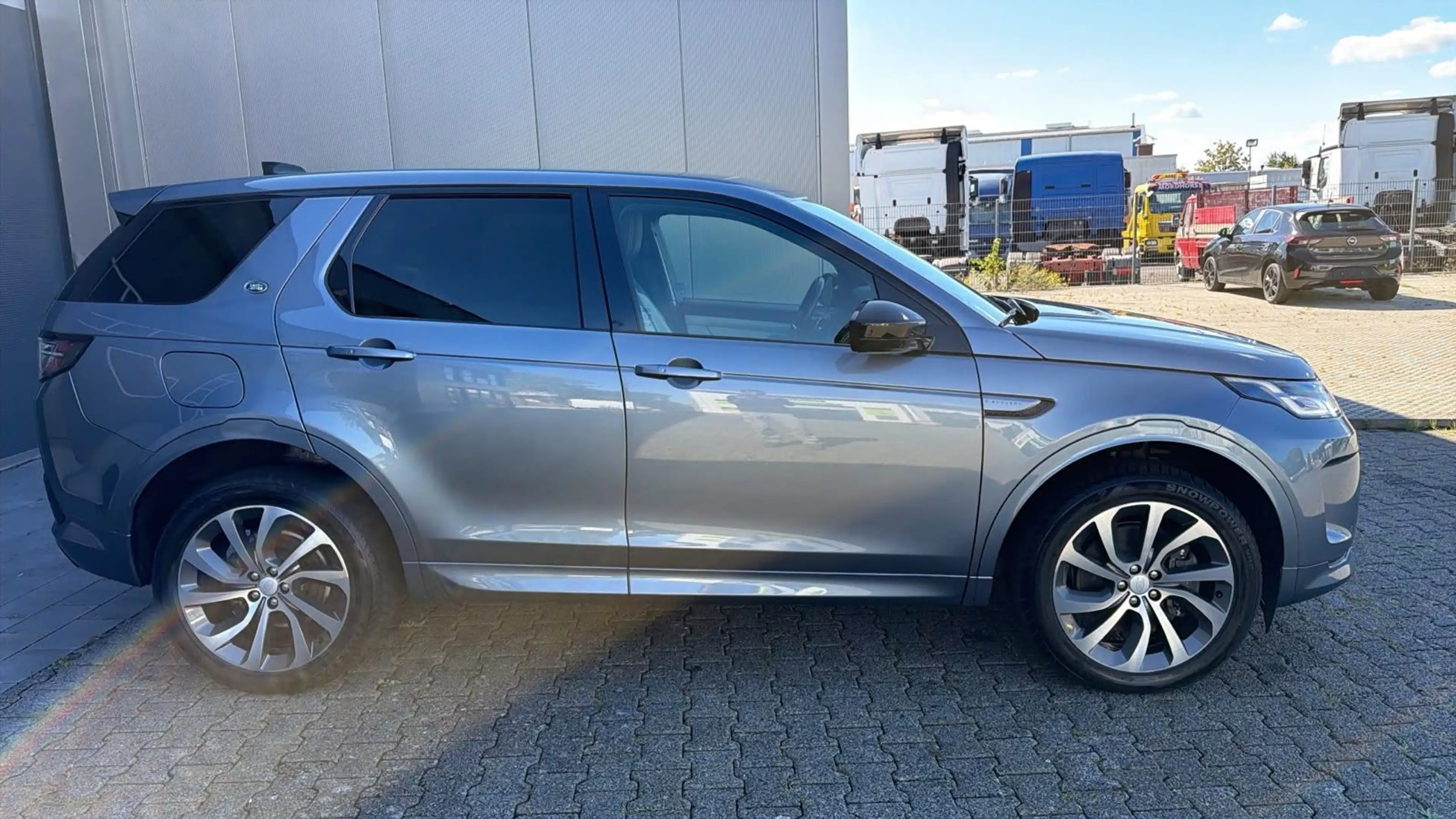 Land Rover Discovery Sport R-Dynamic HSE AWD — photo 3