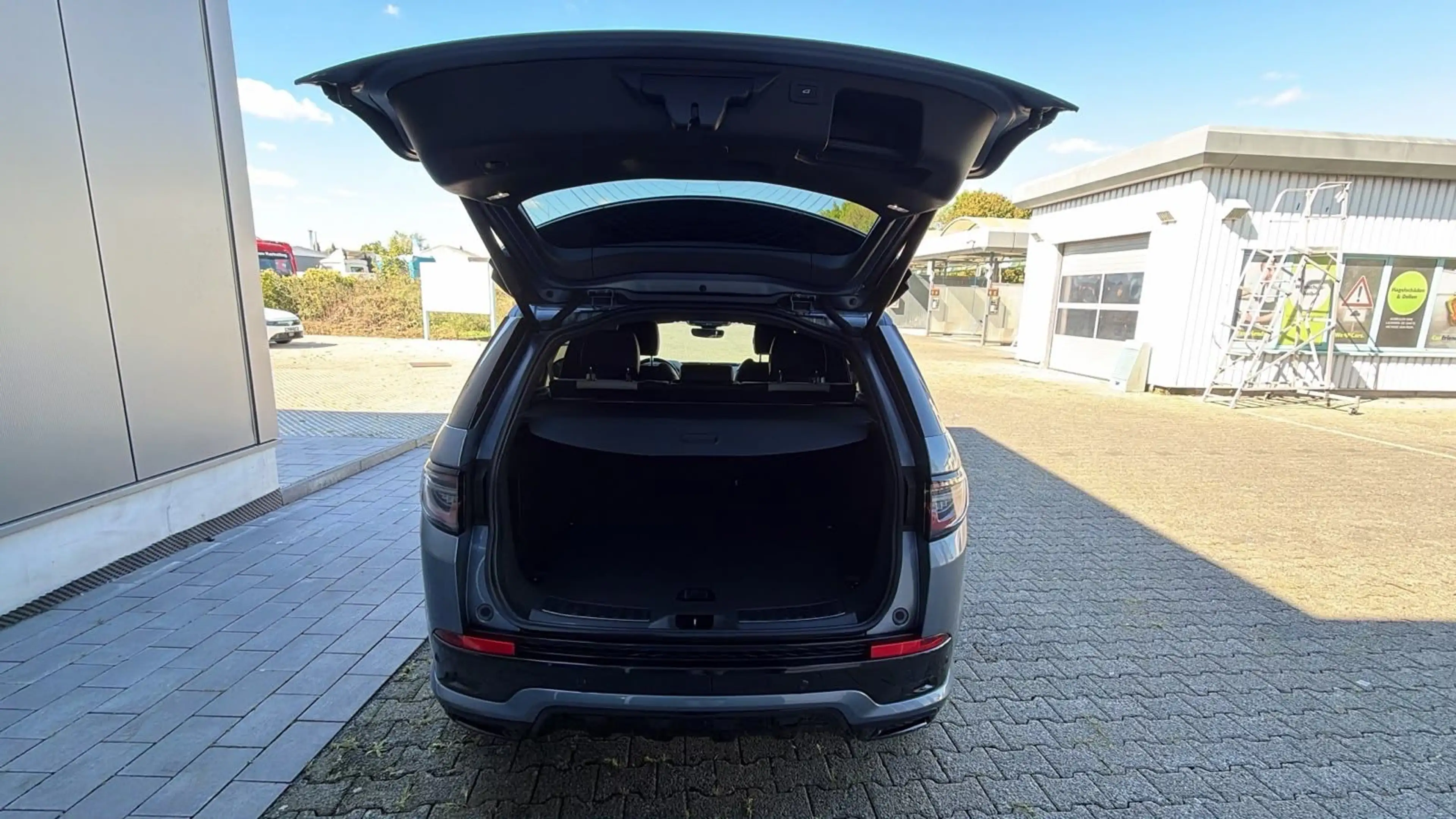 Land Rover Discovery Sport R-Dynamic HSE AWD — photo 6