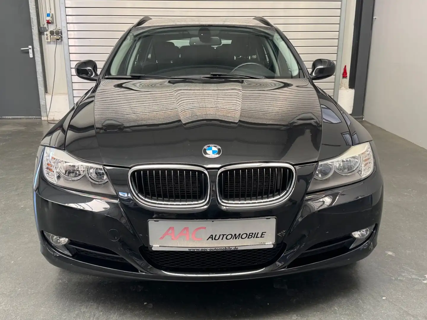 BMW 318 i Touring /PDC/Sitzheizung/Klimaautomatik Zwart - 2