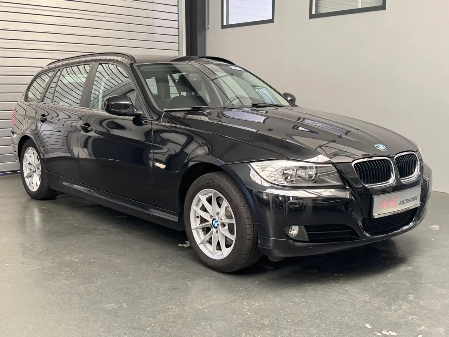 BMW 318 i Touring /PDC/Sitzheizung/Klimaautomatik Zwart - 1